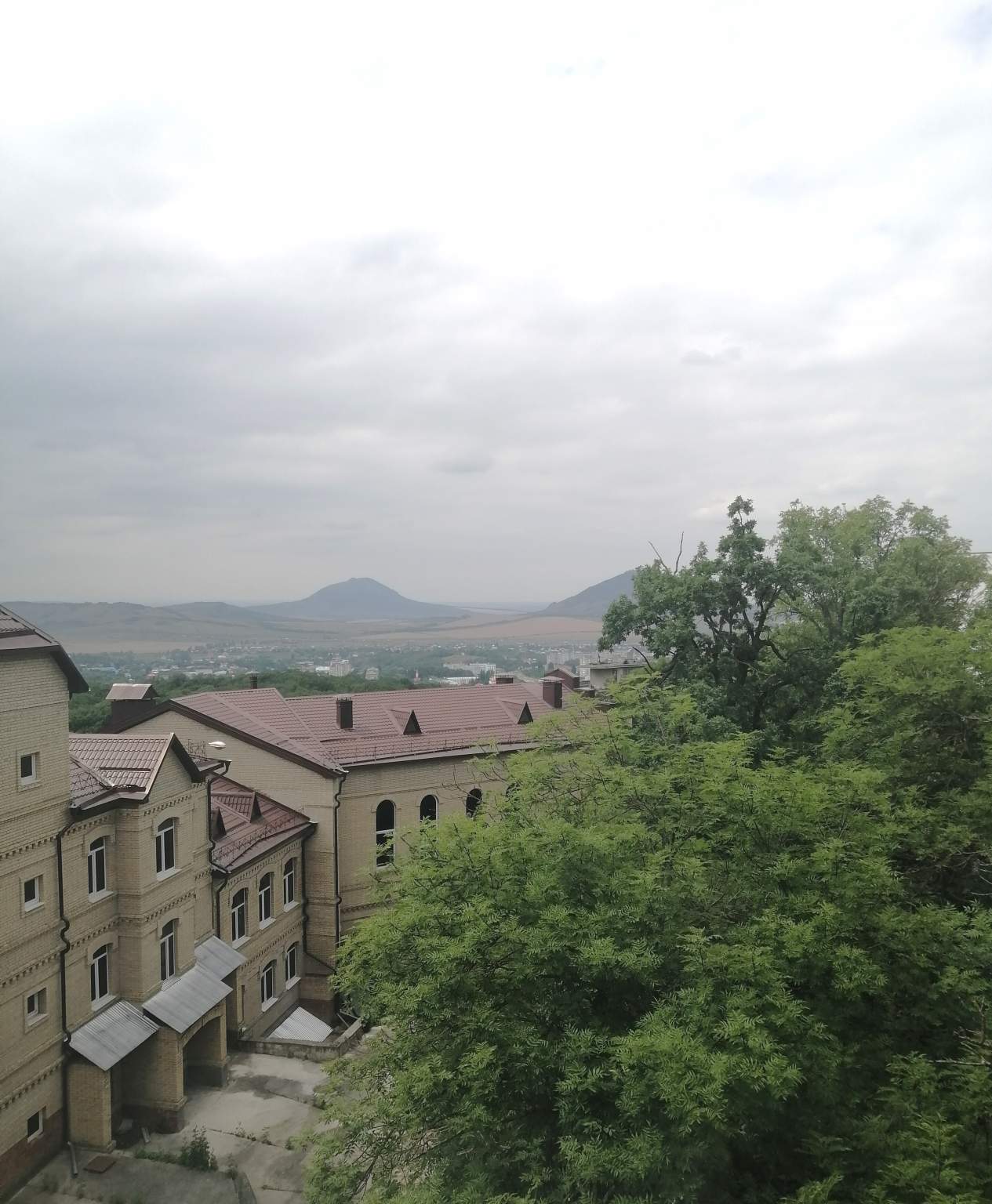 Продам торговое помещение 12752 м.кв.