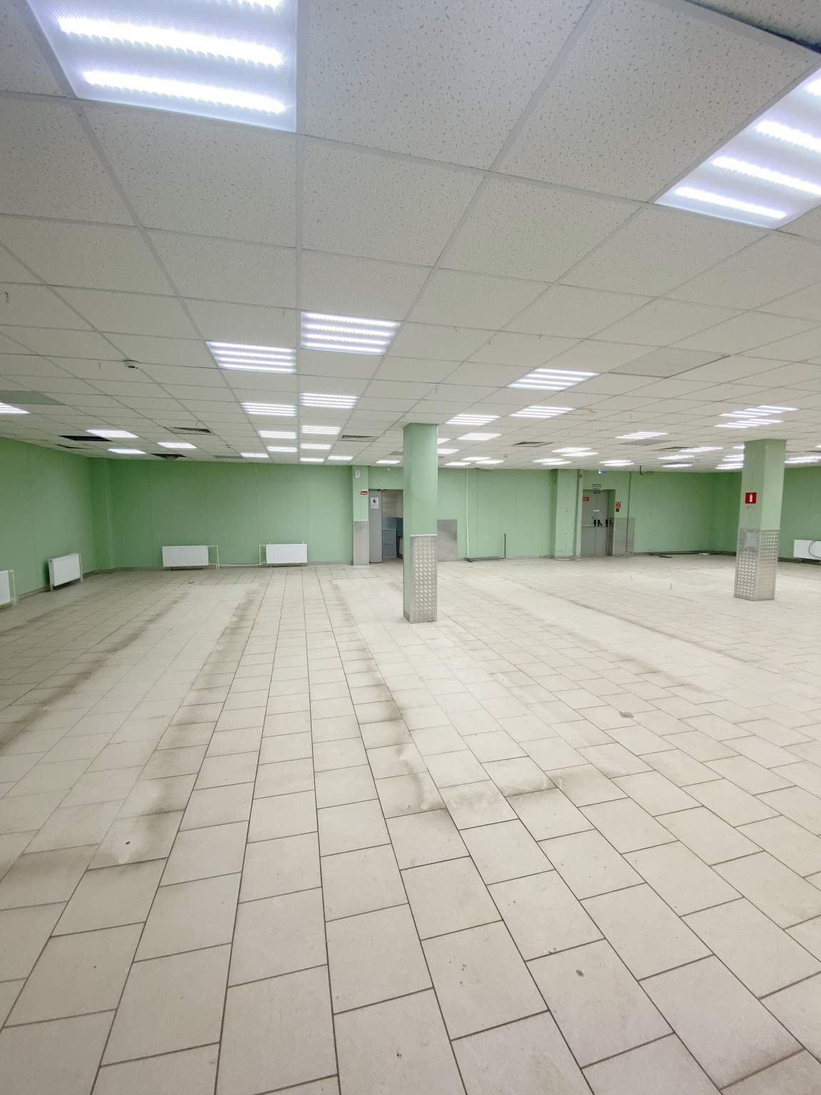Сдам в аренду магазин 419.7 м.кв.