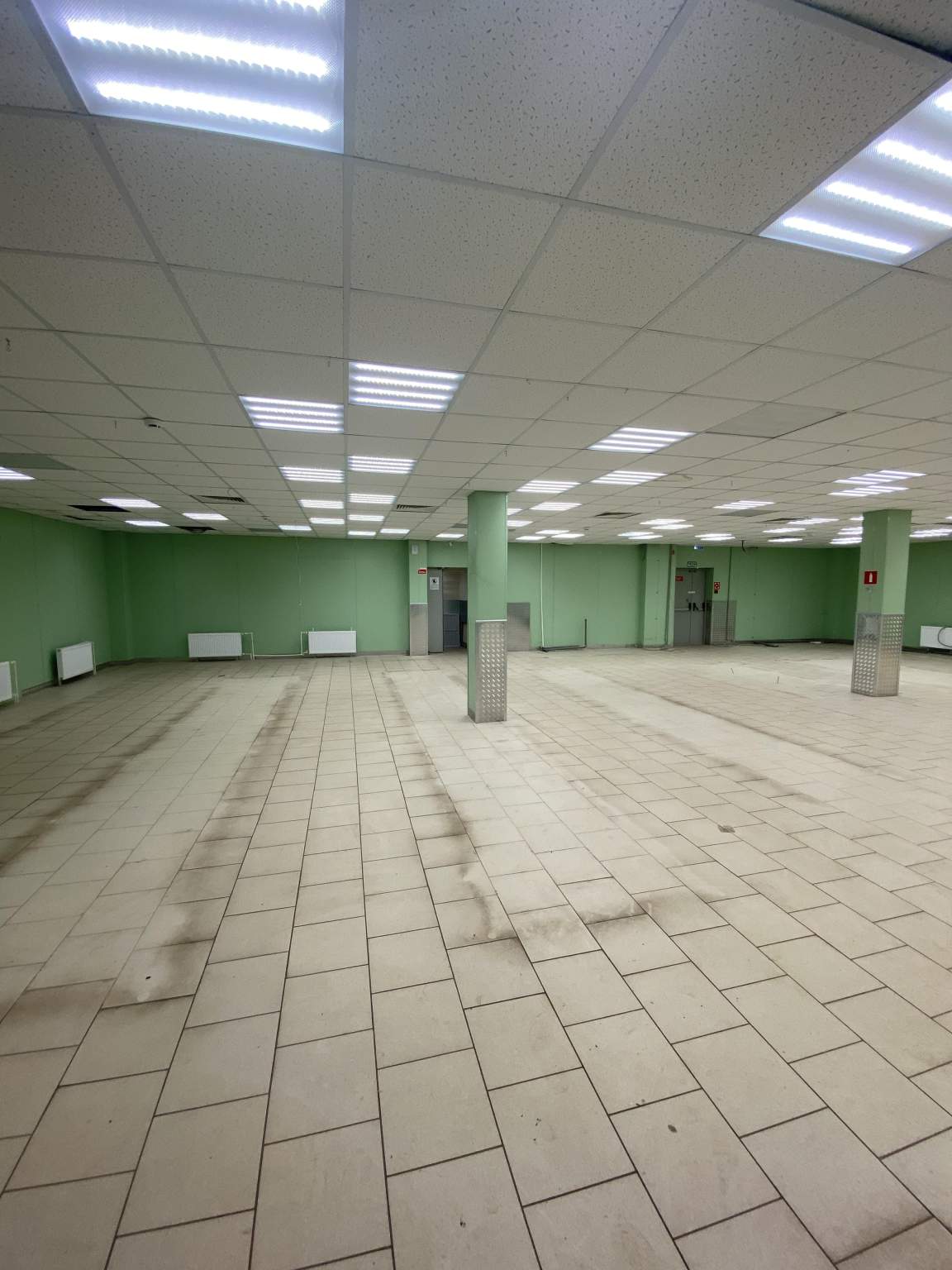 Сдам в аренду магазин 419.7 м.кв.