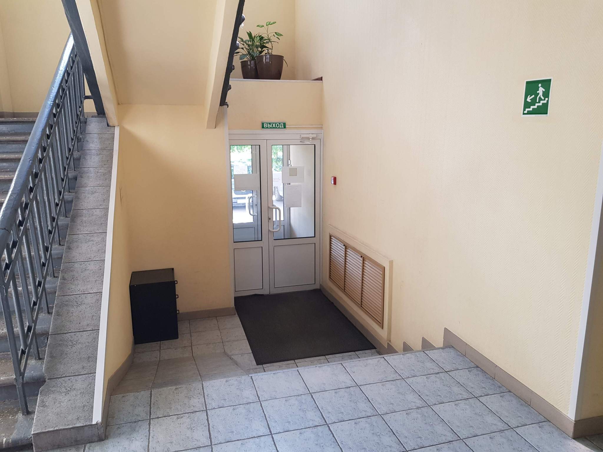 Продам торговое помещение 1119.4 м.кв.