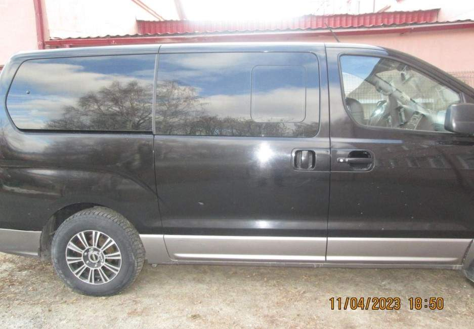  . Hyundai H-1