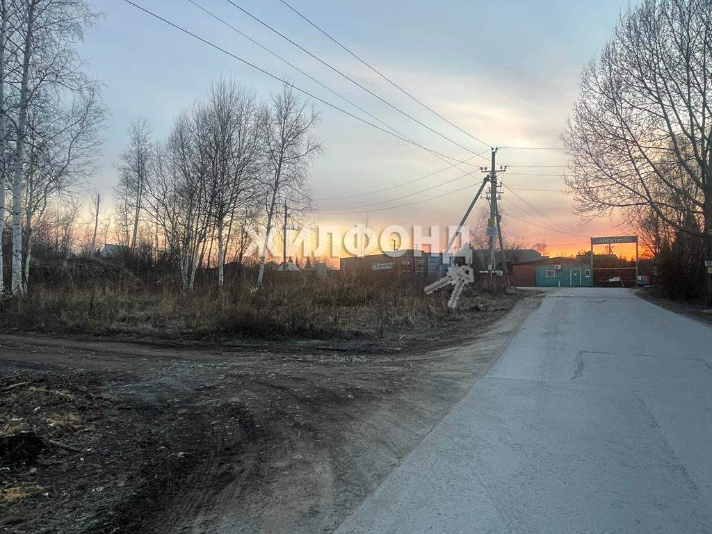 Продам земельный участок 1000 м.кв.