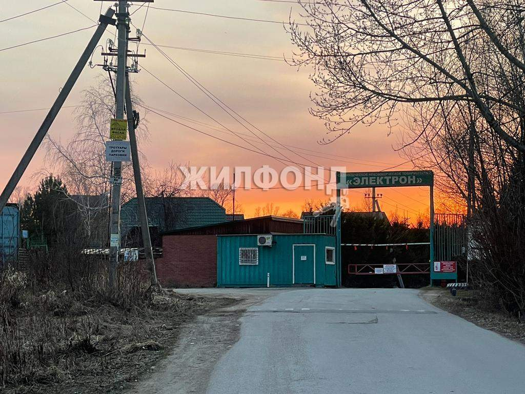 Продам земельный участок 1000 м.кв.
