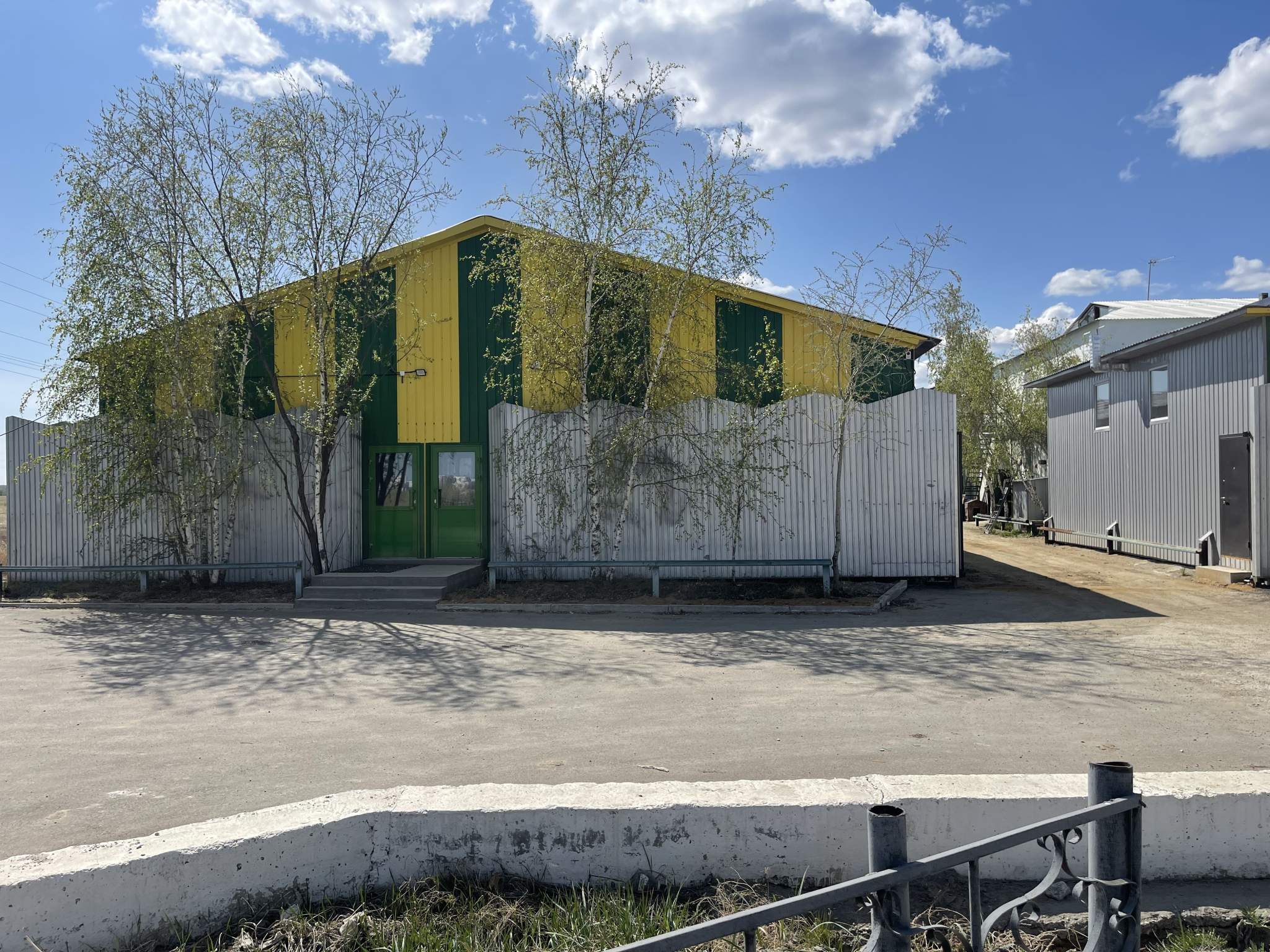 Сдам в аренду торговое помещение 400 м.кв.