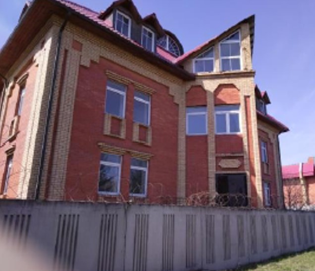 Продам торговое помещение 905.8 м.кв.