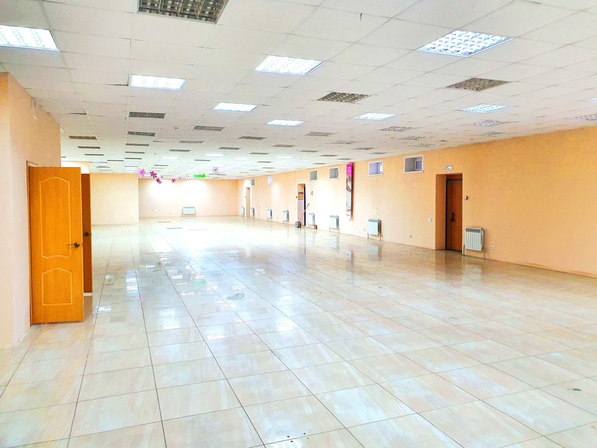 Продам торговое помещение 1000 м.кв.