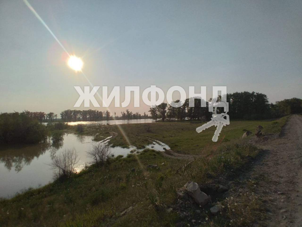 Продам земельный участок 881 м.кв.