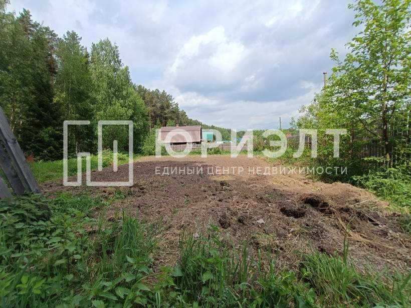 Продам земельный участок 800 м.кв.