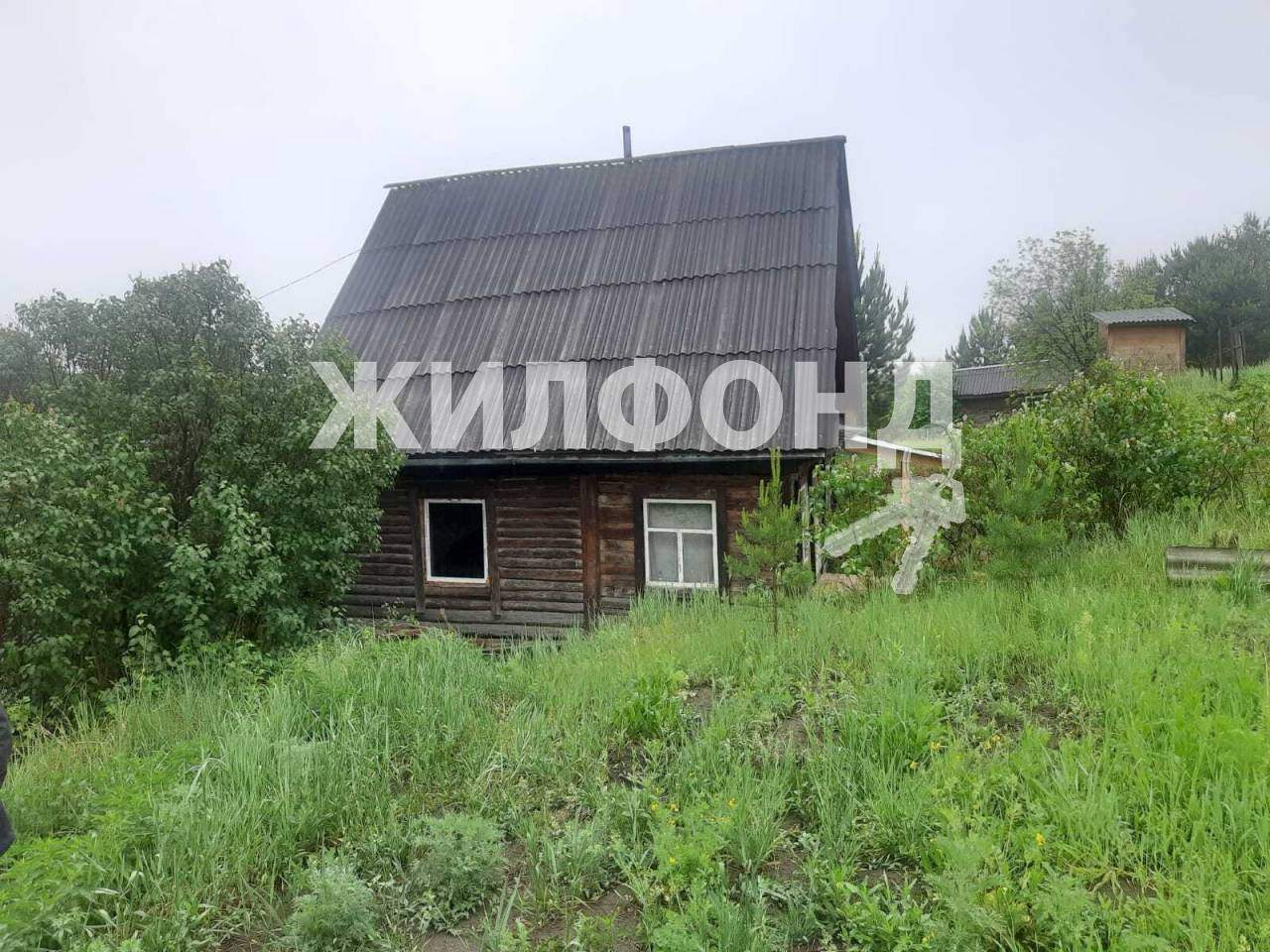 Продам земельный участок 824 м.кв.
