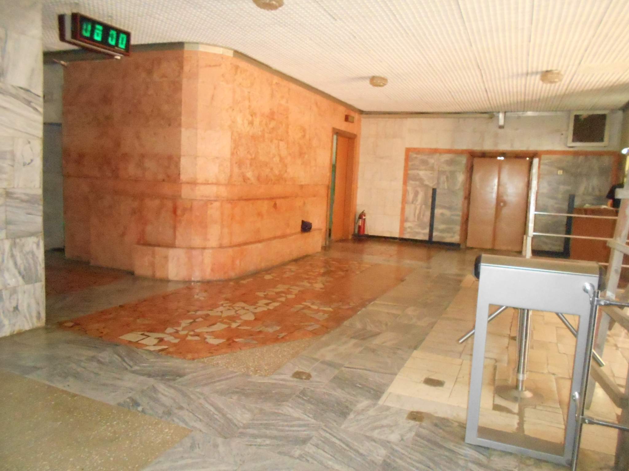Продам торговое помещение 12400 м.кв.
