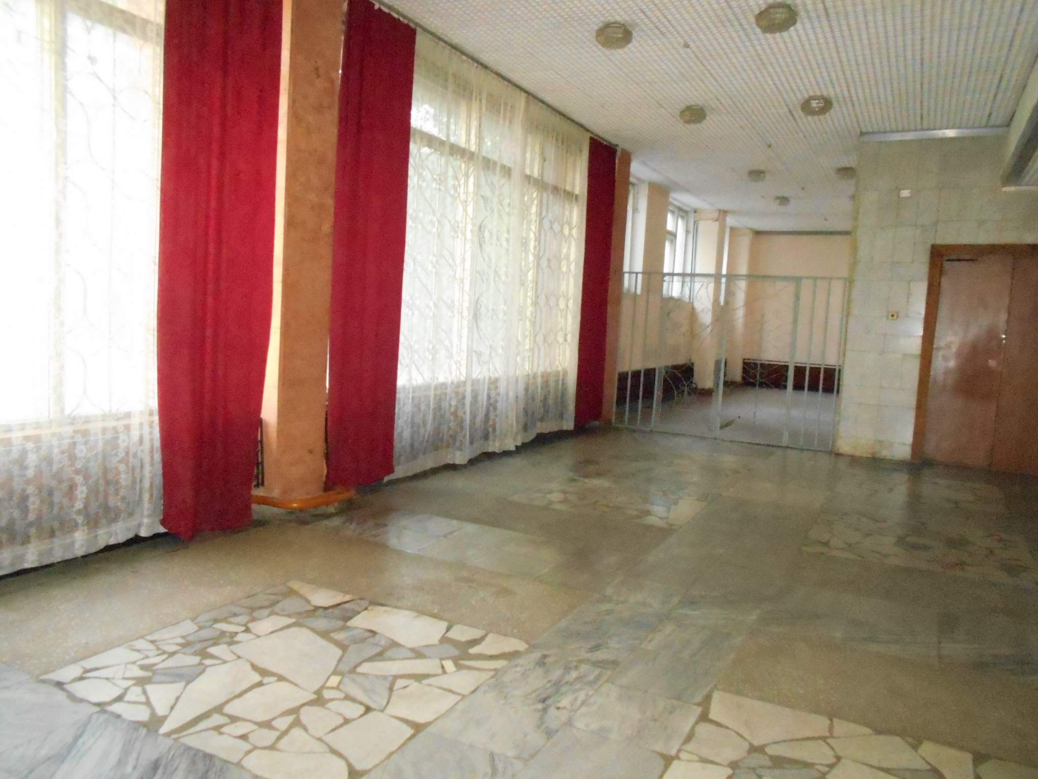 Продам торговое помещение 12400 м.кв.
