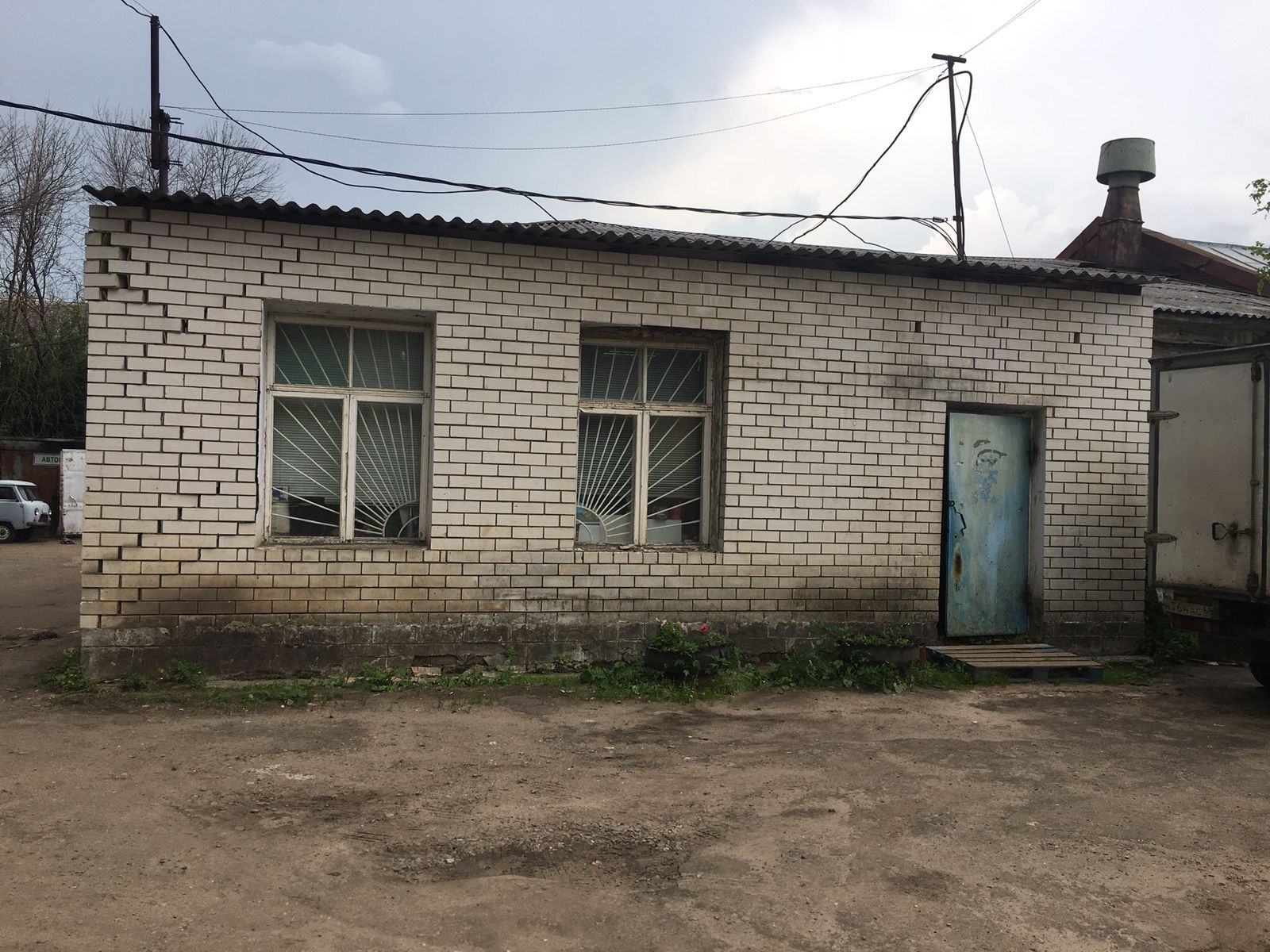Продам торговое помещение 2564 м.кв.