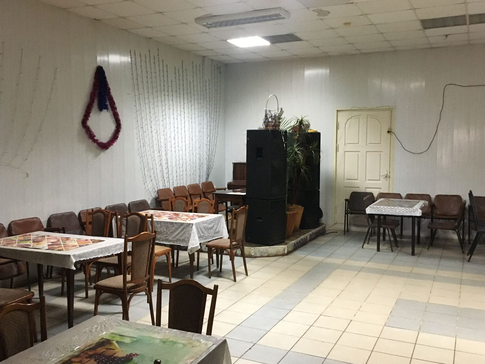 Продам торговое помещение 2564 м.кв.