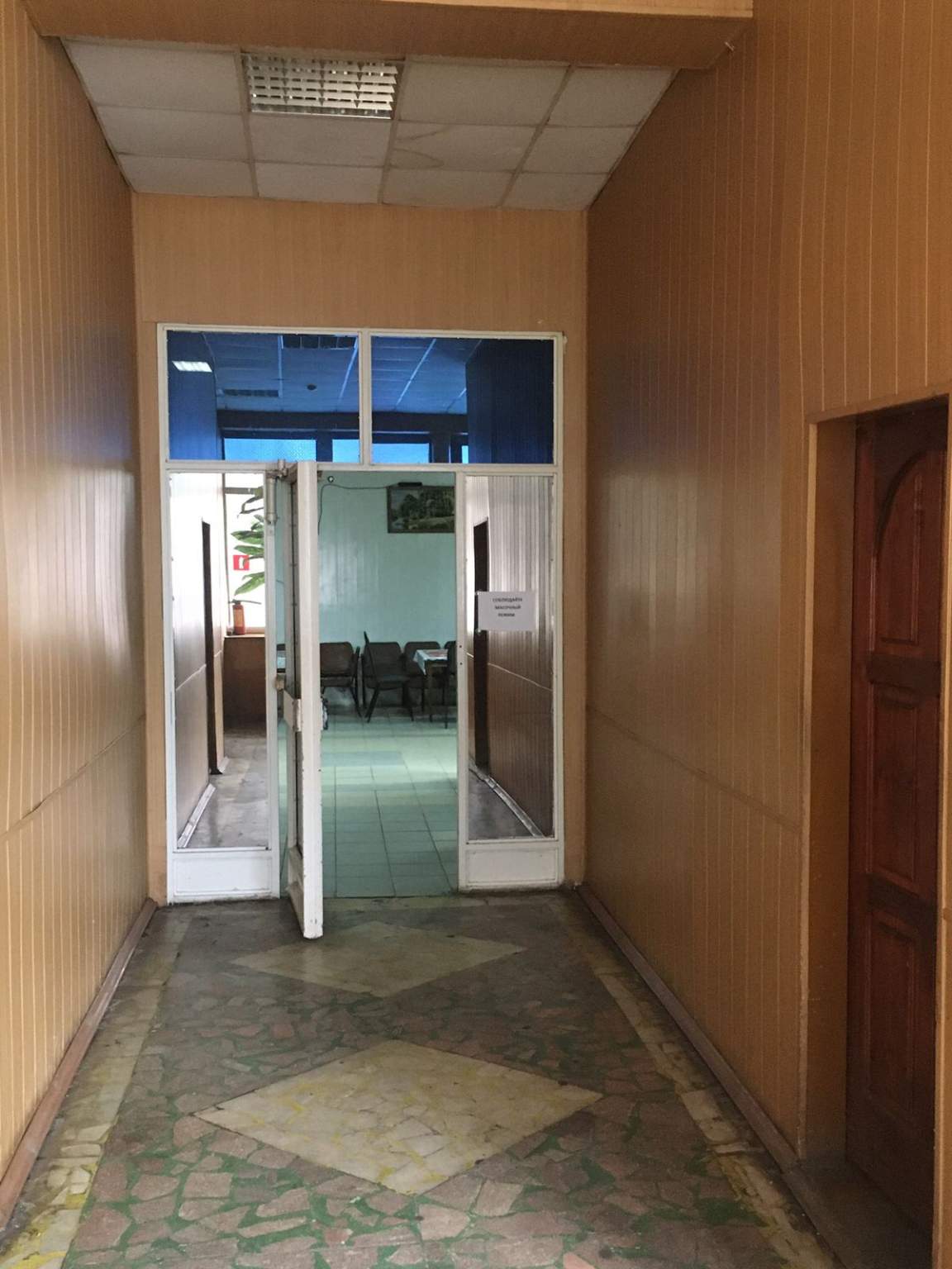 Продам торговое помещение 2564 м.кв.