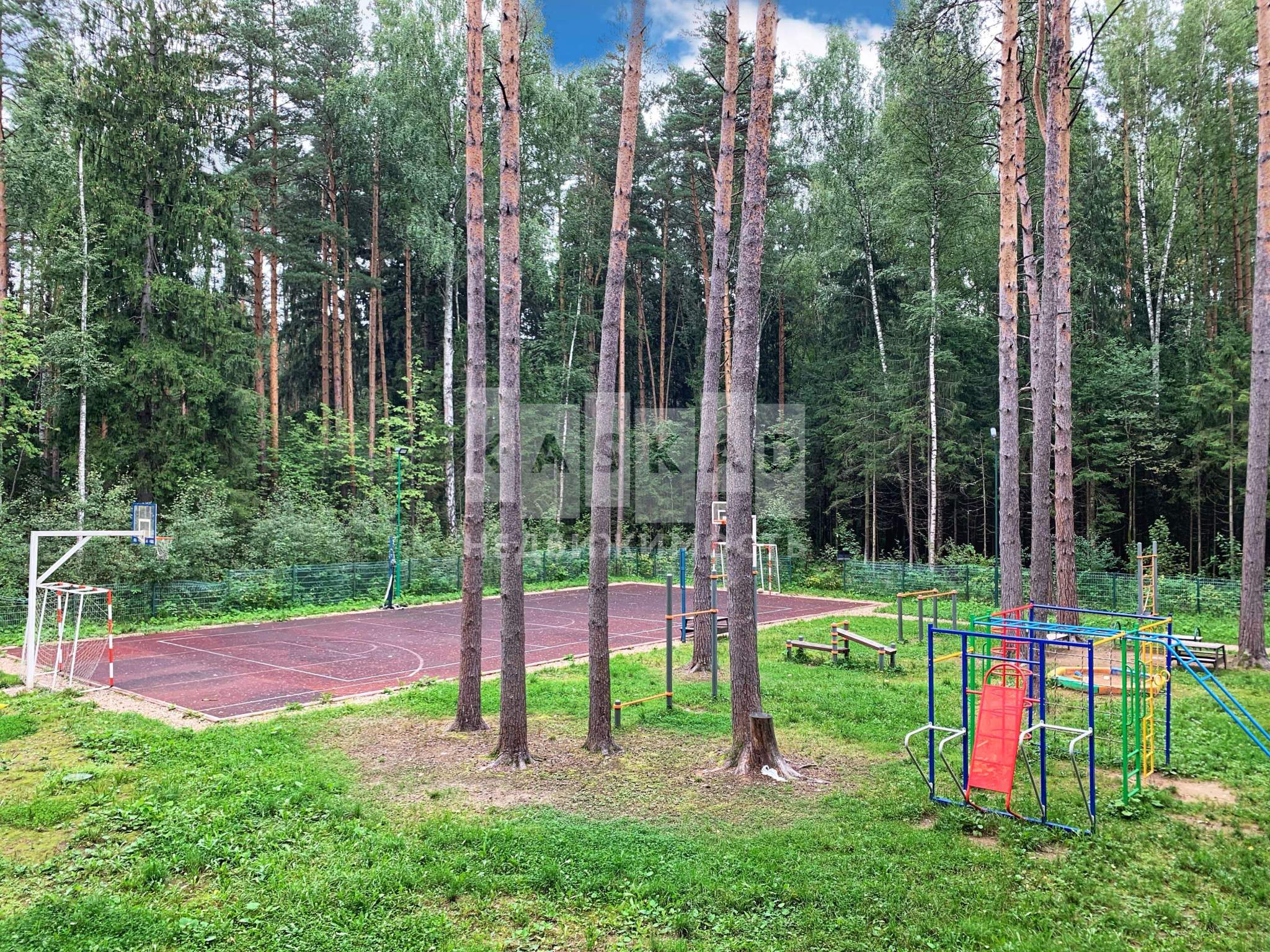 Продам земельный участок 1600 м.кв.
