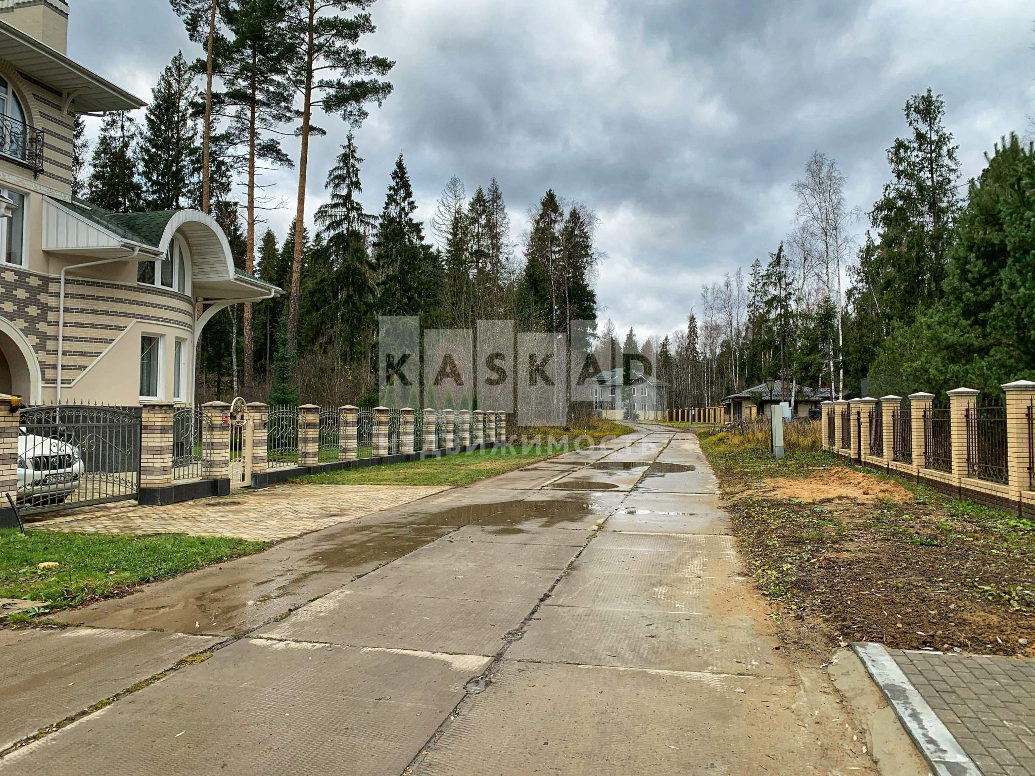 Продам земельный участок 1600 м.кв.