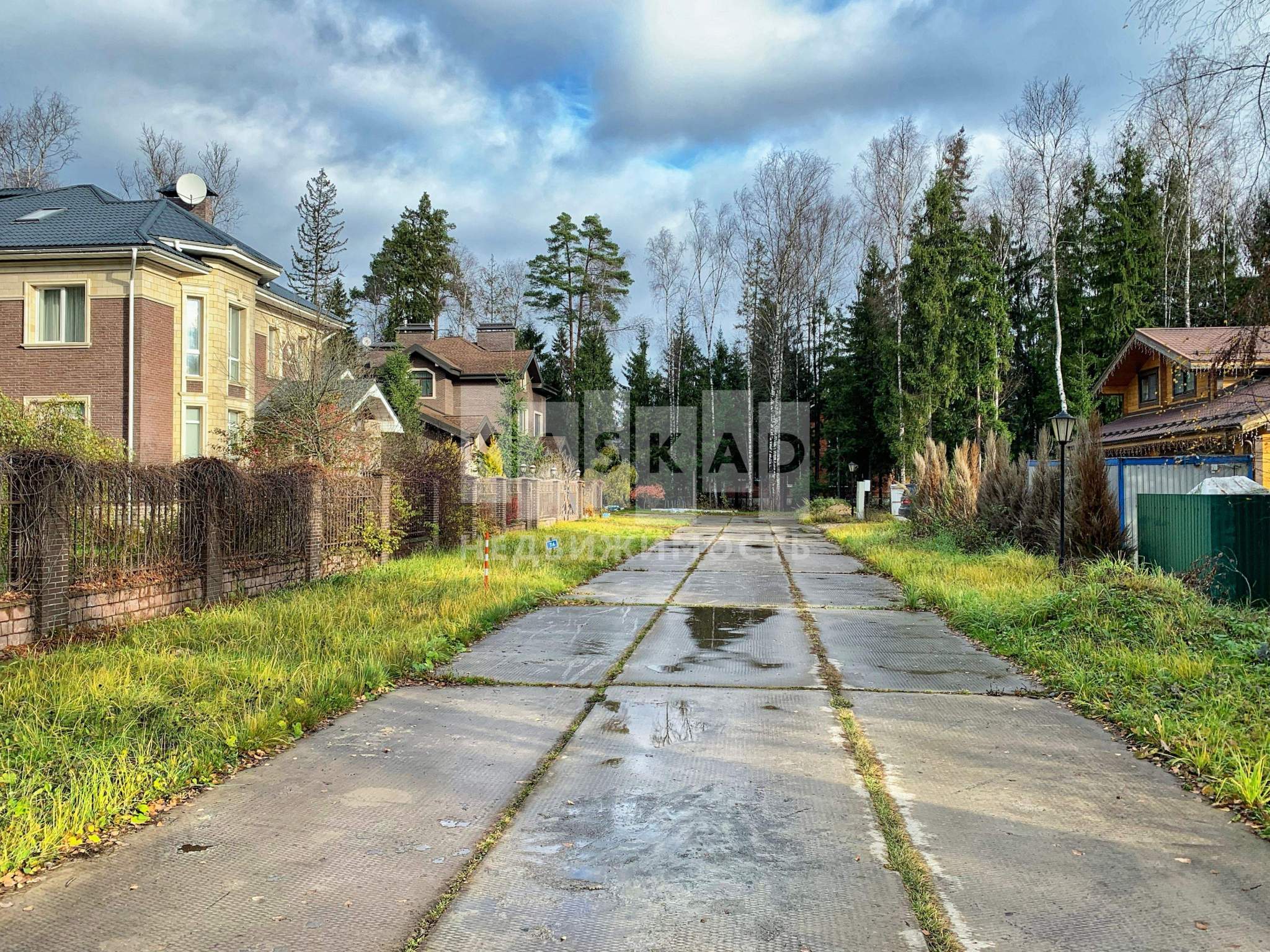 Продам земельный участок 1600 м.кв.