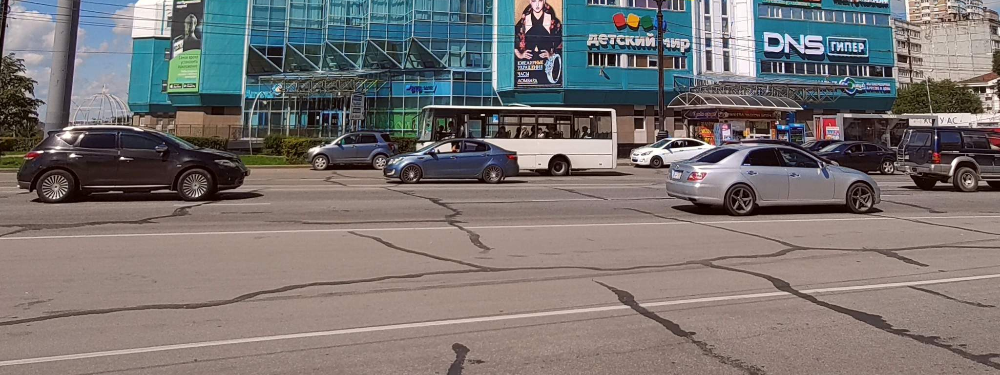 Сдам в аренду магазин 530 м.кв.