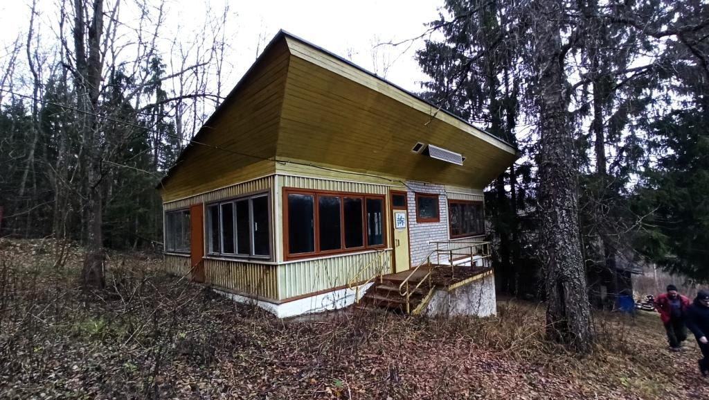 Продам торговое помещение 2058 м.кв.