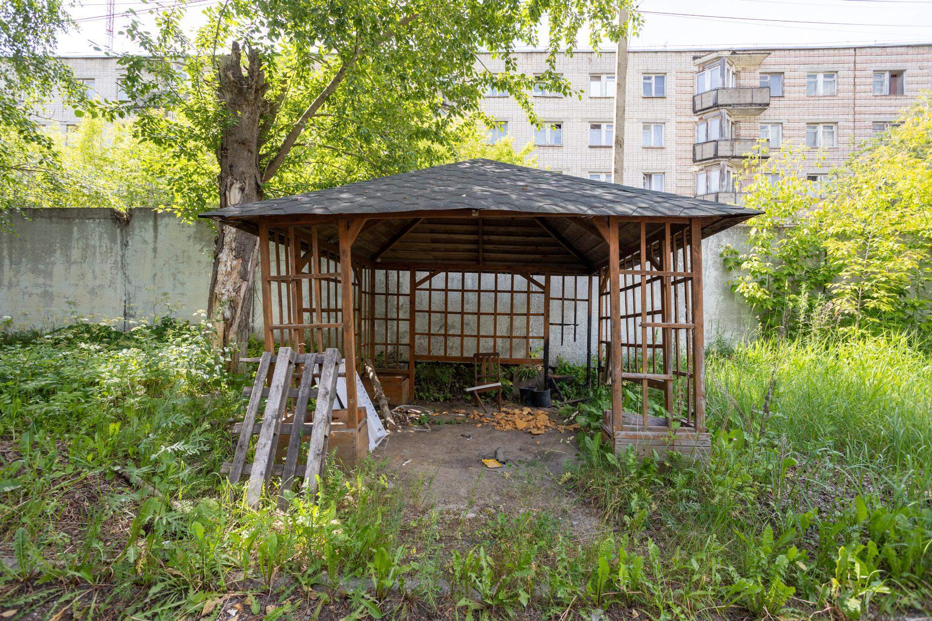 Продам торговое помещение 1981.4 м.кв.