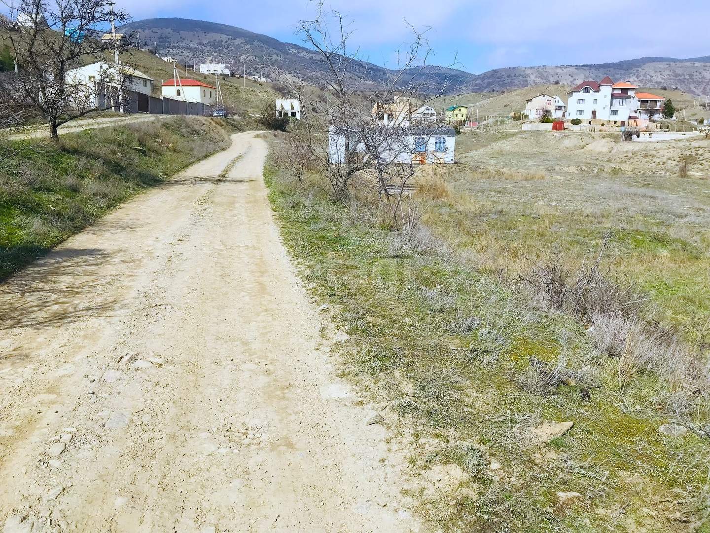 Продам земельный участок 800 м.кв.