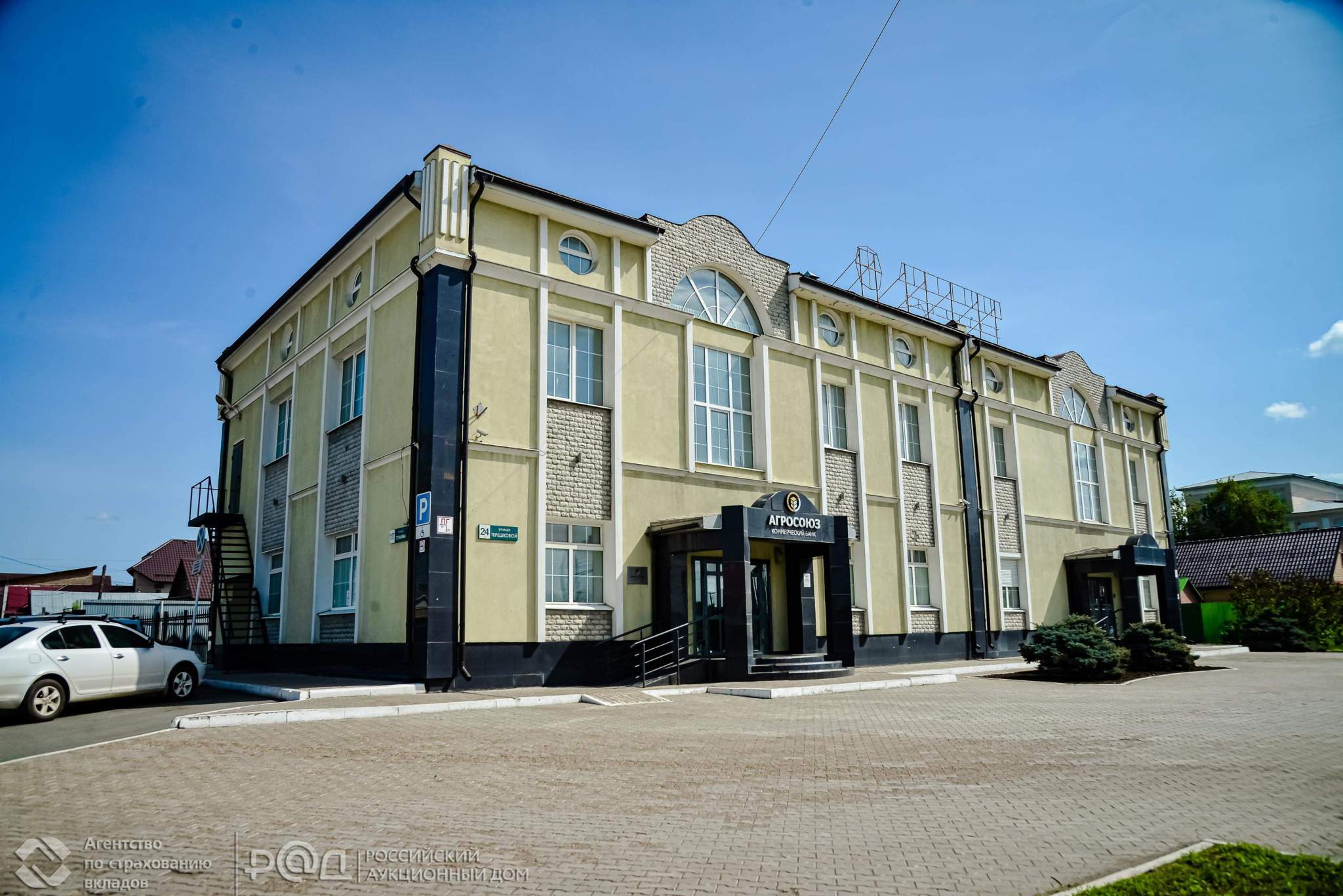 Продам торговое помещение 2286.7 м.кв.