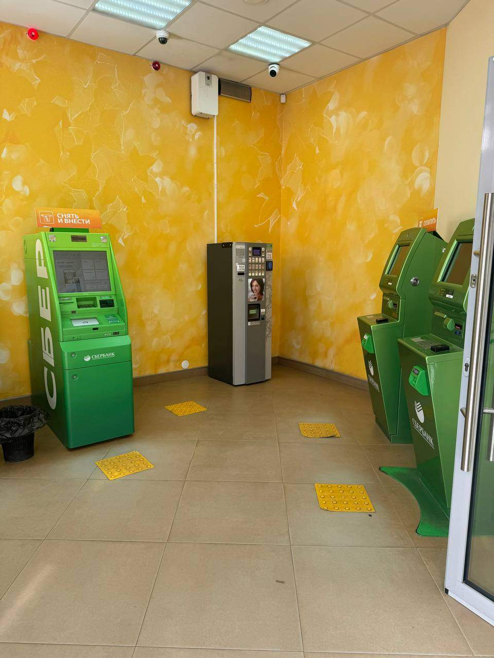 Сдам в аренду торговое помещение 325.7 м.кв.