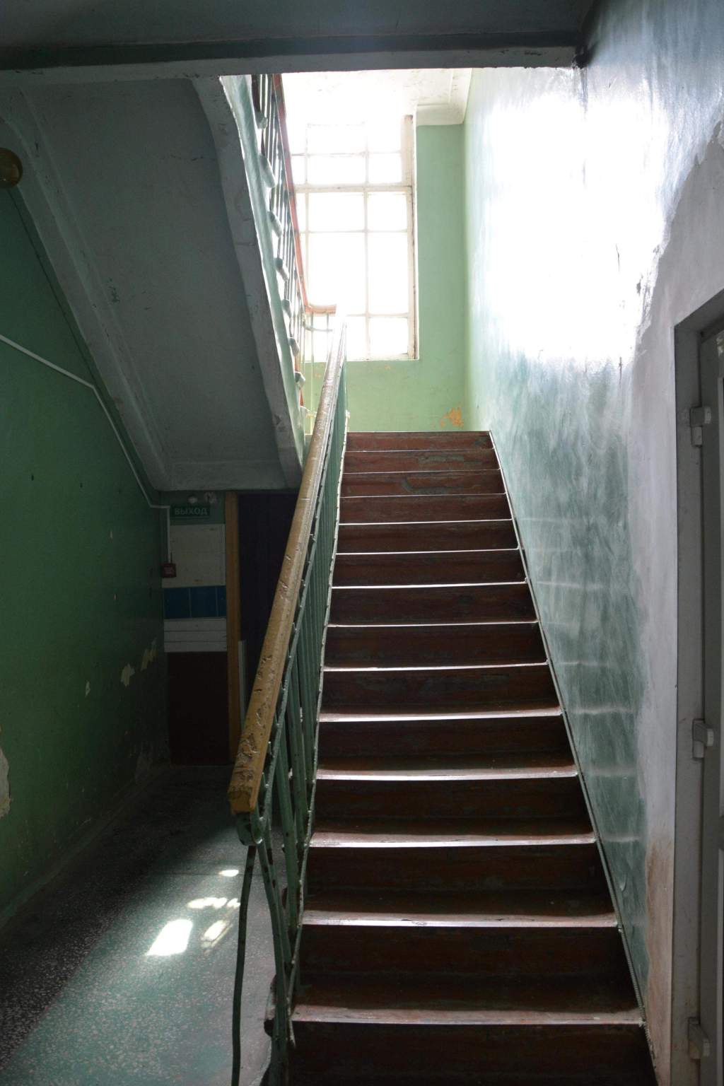 Продам торговое помещение 1646.8 м.кв.