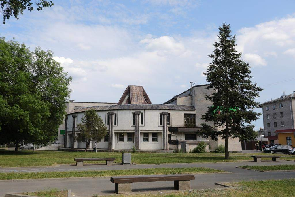 Продам торговое помещение 2602.4 м.кв.