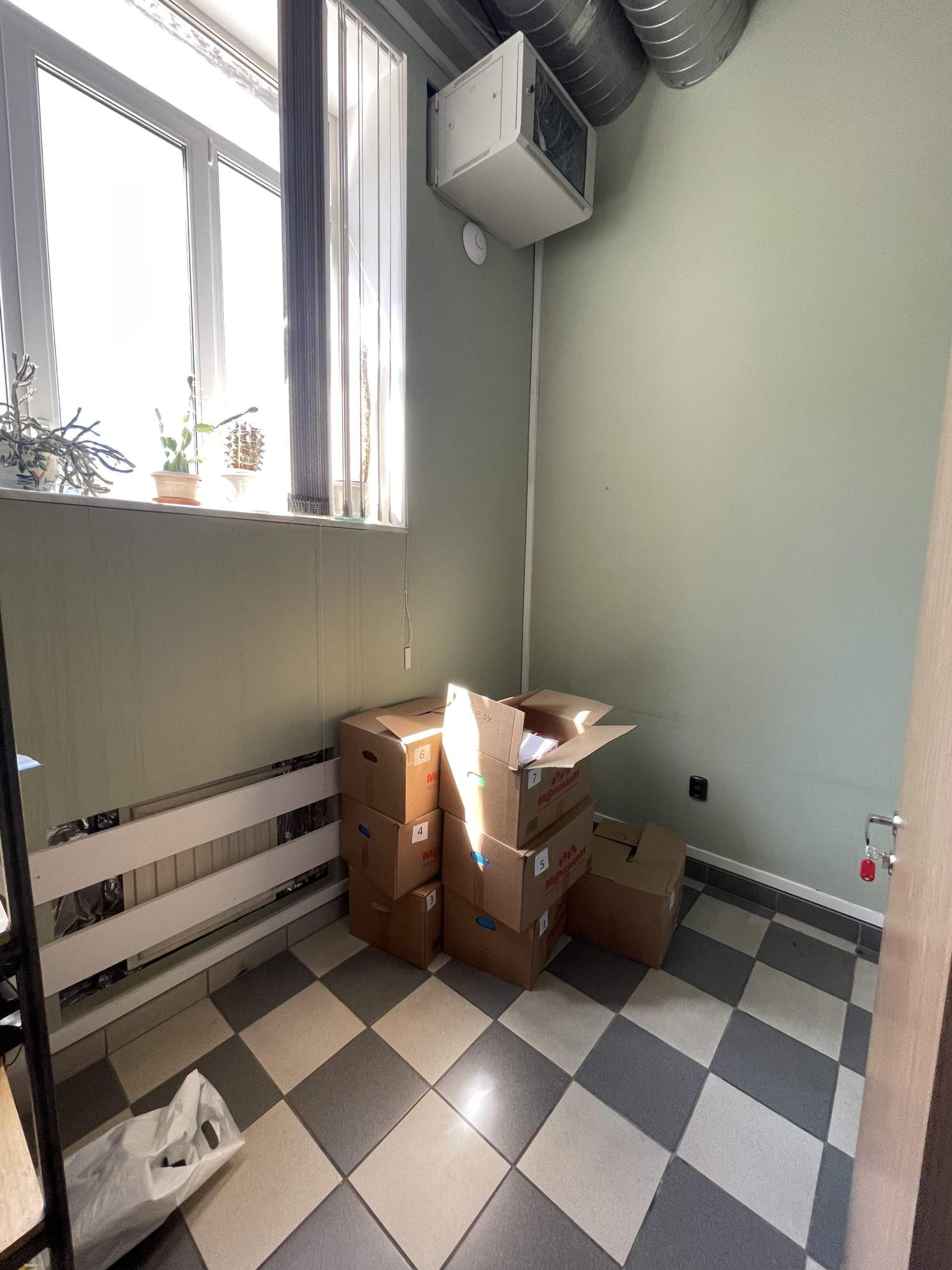 Сдам в аренду помещение свободного назначения 5.8 м.кв.