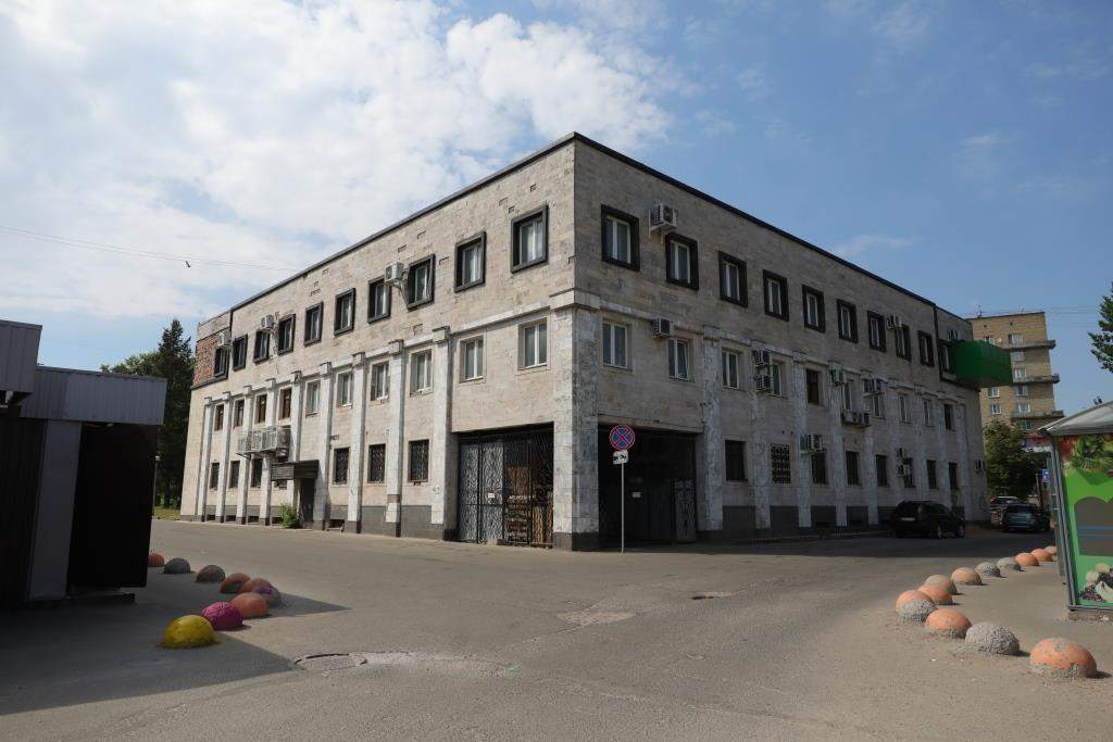 Продам торговое помещение 2602.4 м.кв.