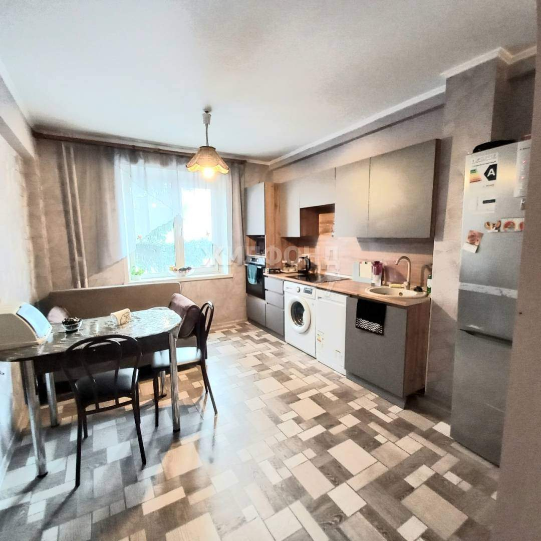 Квартира на продажу в Красноярске, Комсомольский проспект, 10 фото №1