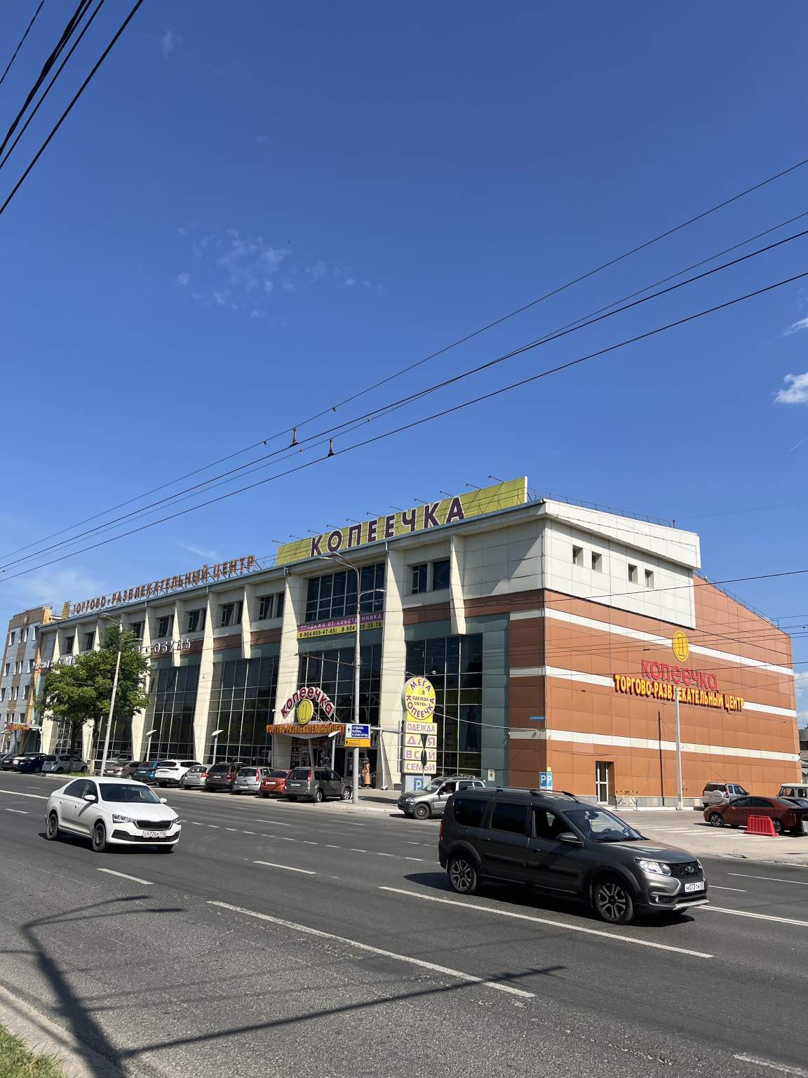 Продам торговое помещение 6452.5 м.кв.