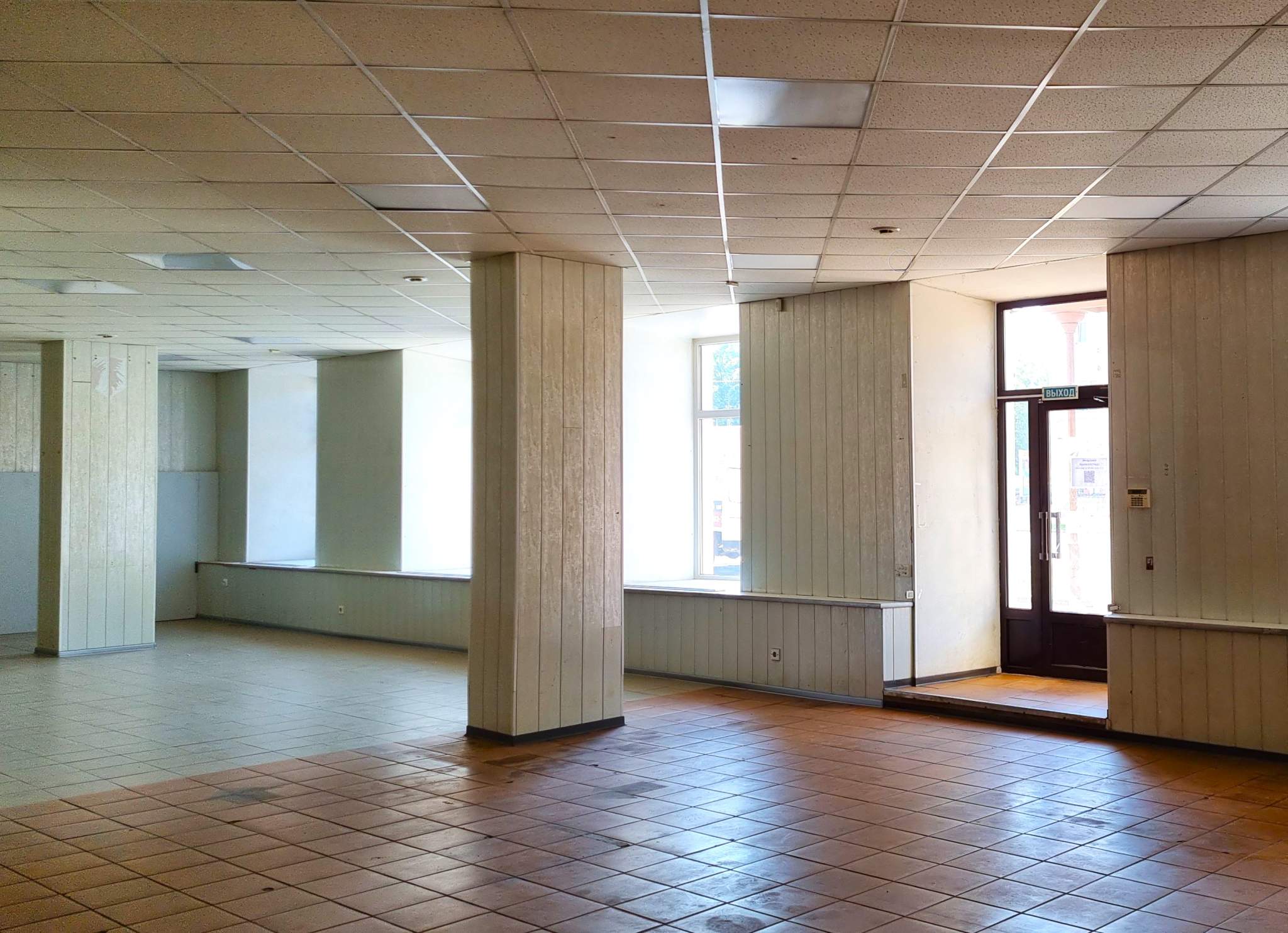 Продам помещение свободного назначения 2005.7 м.кв.