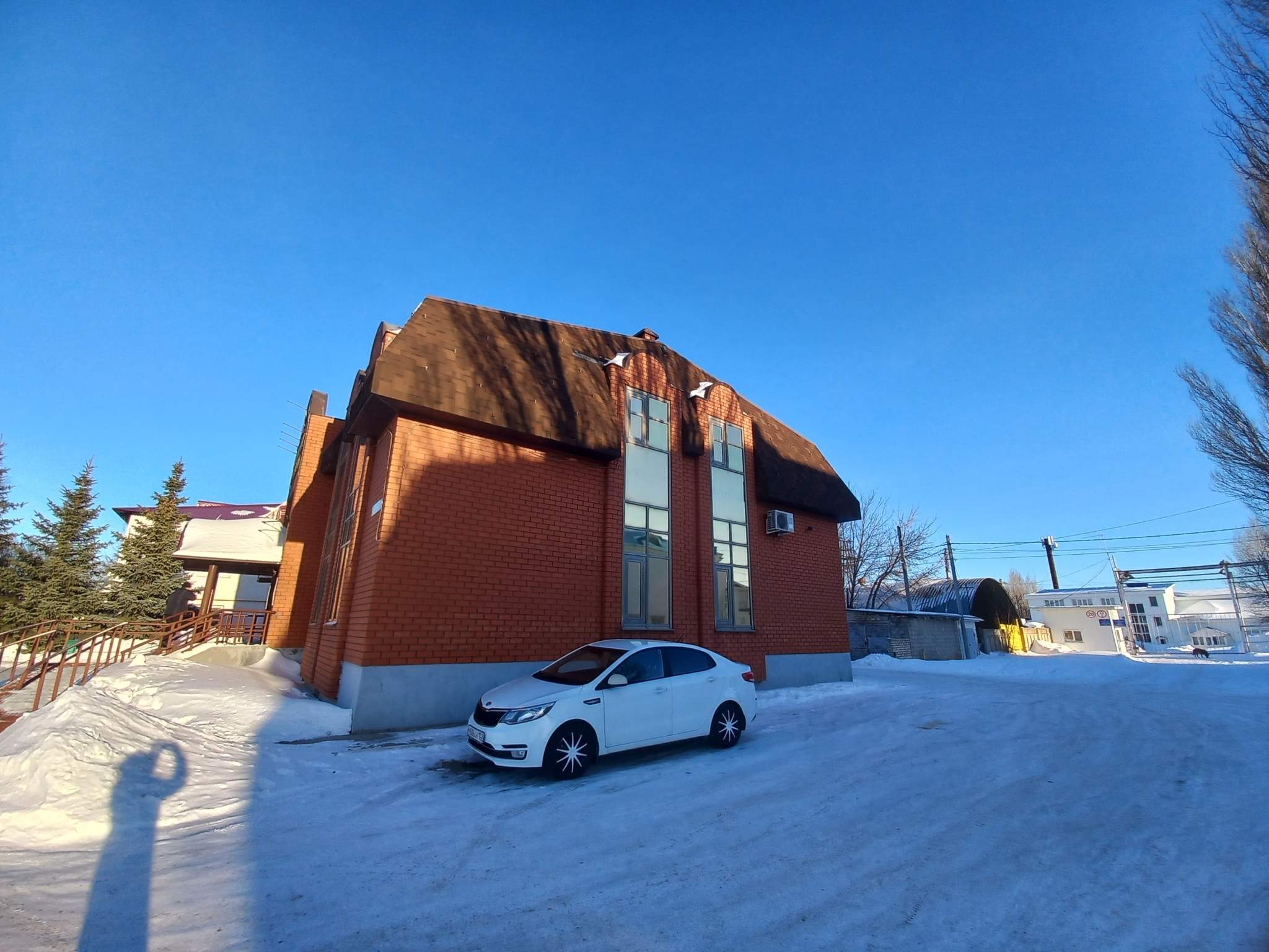 Продам торговое помещение 556 м.кв.