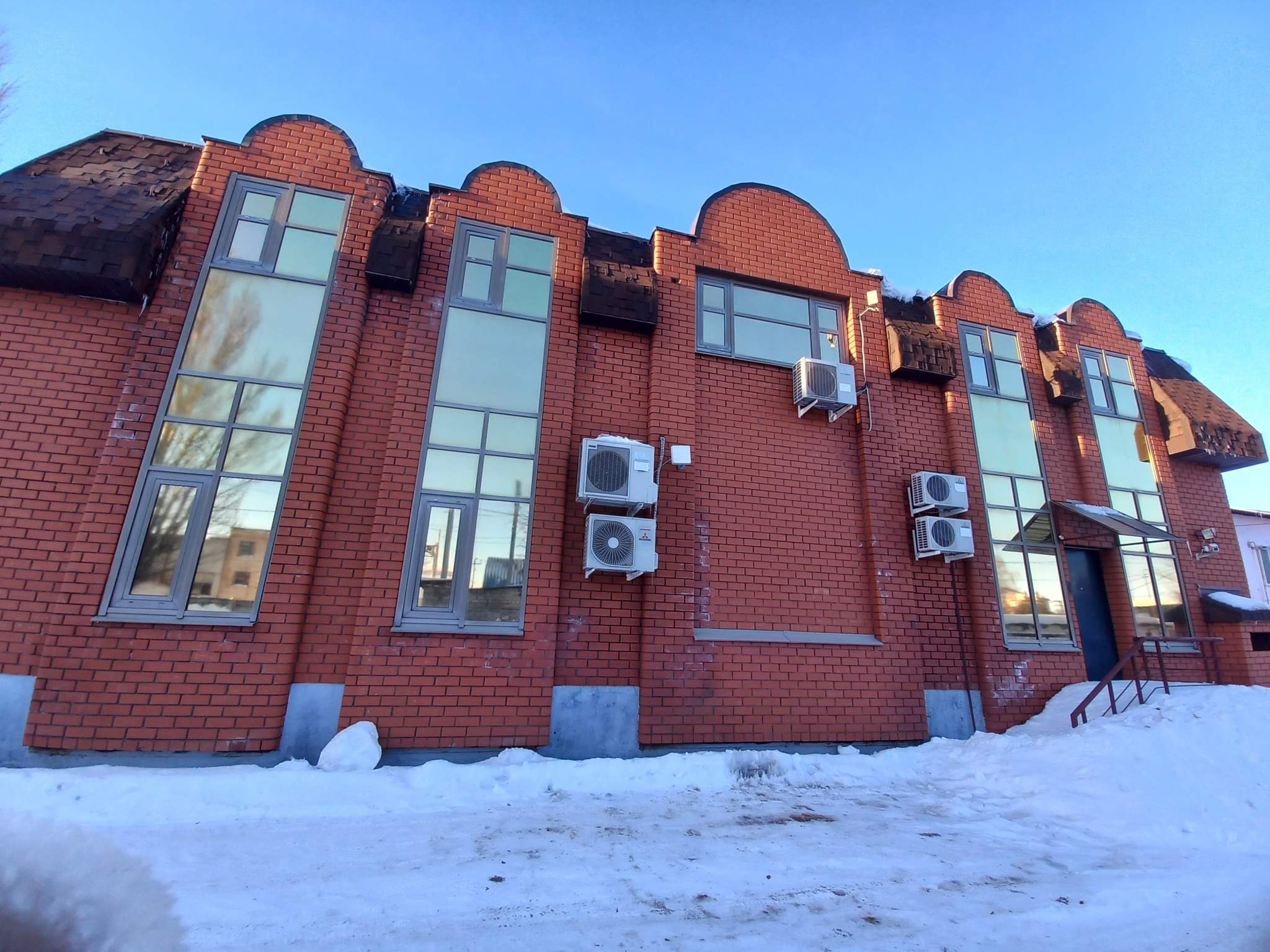 Продам торговое помещение 556 м.кв.