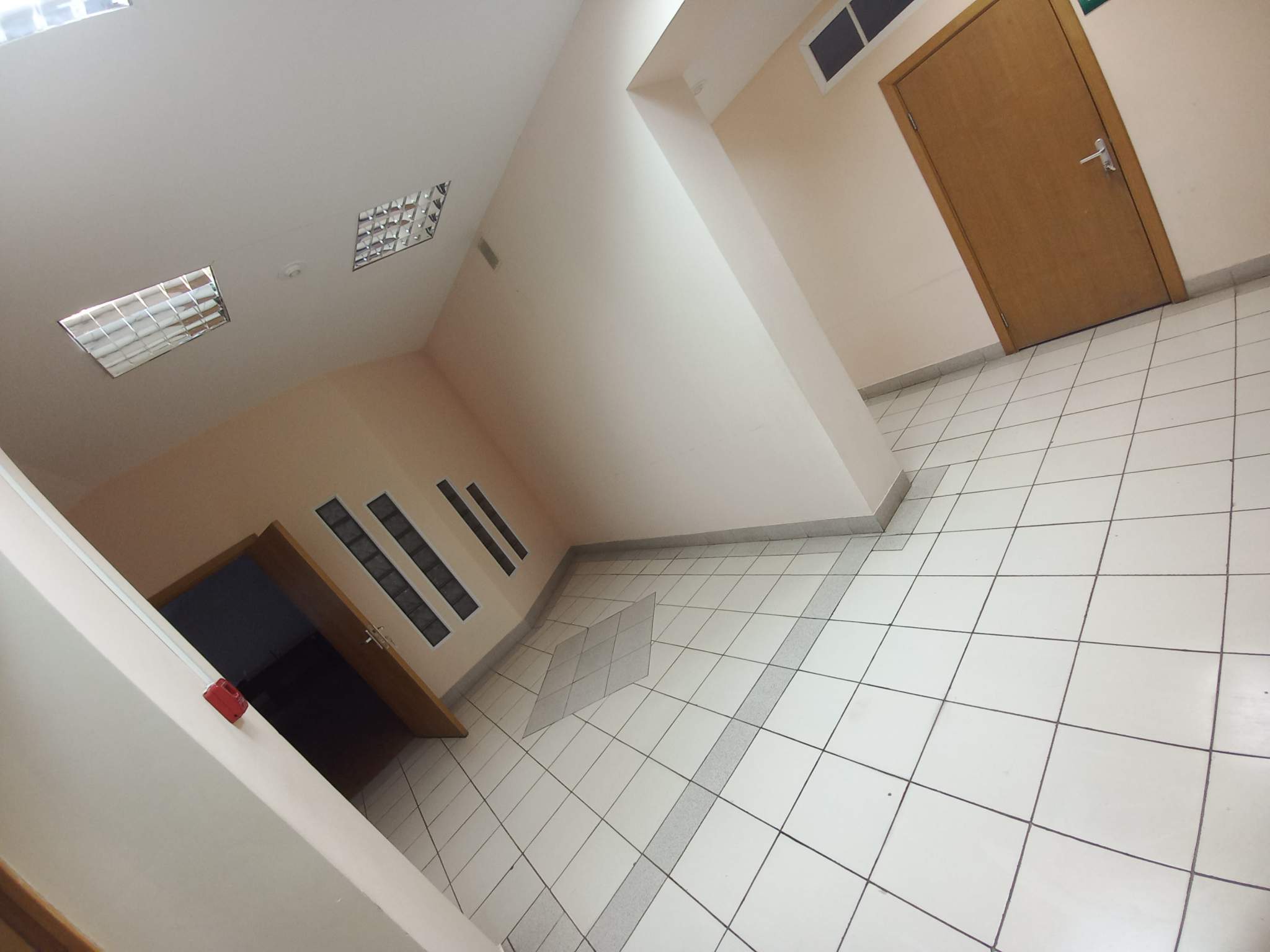 Продам торговое помещение 556 м.кв.