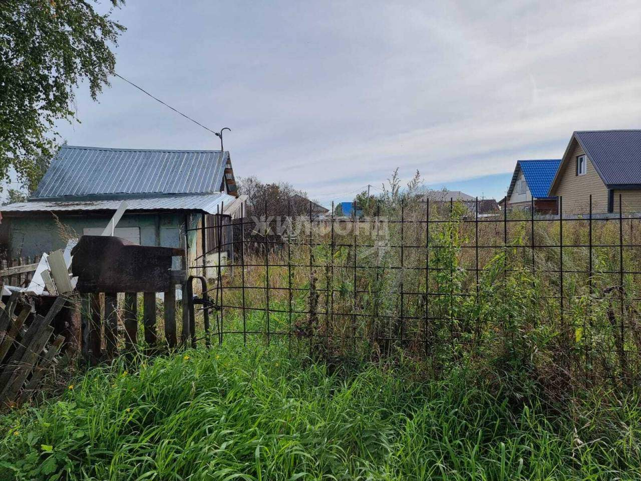 Продам земельный участок 883 м.кв.