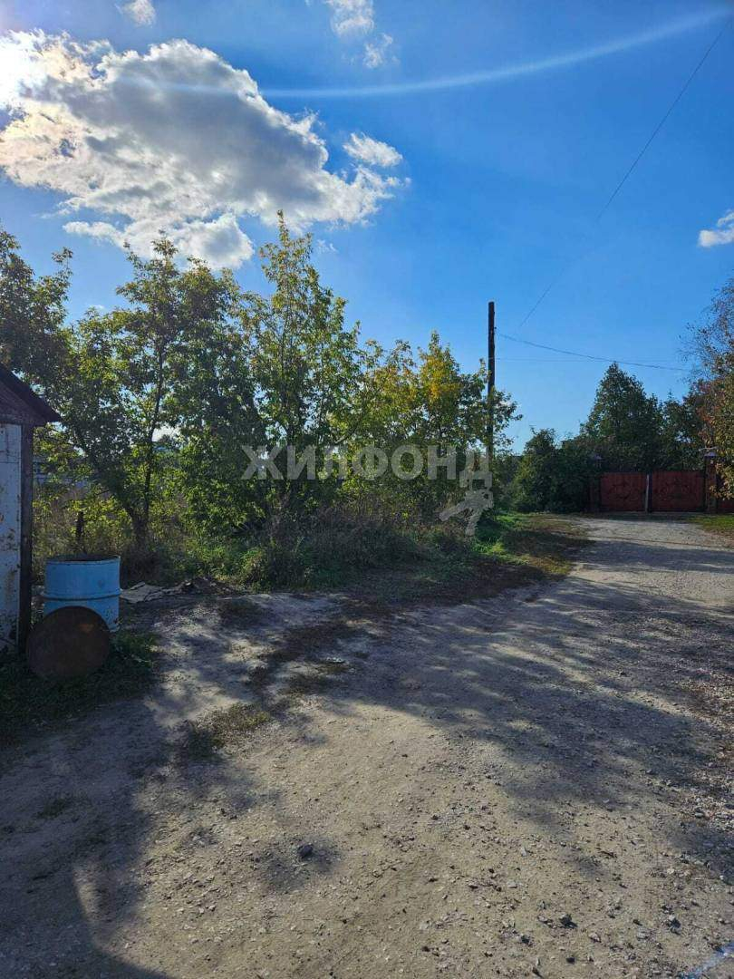 Продам земельный участок 1100 м.кв.