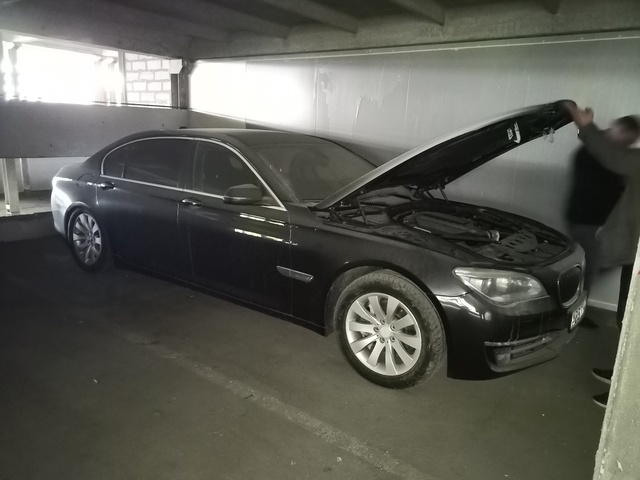 Автомобиль BMW 740Li, 2014 г.