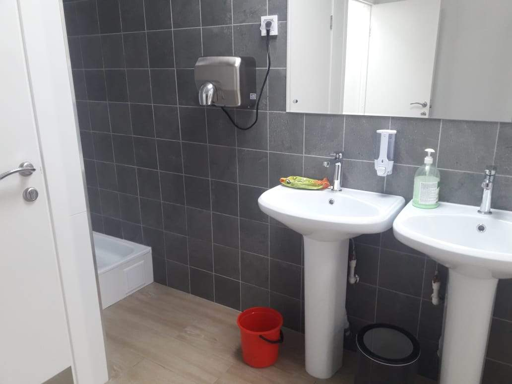 Продам торговое помещение 1588.5 м.кв.