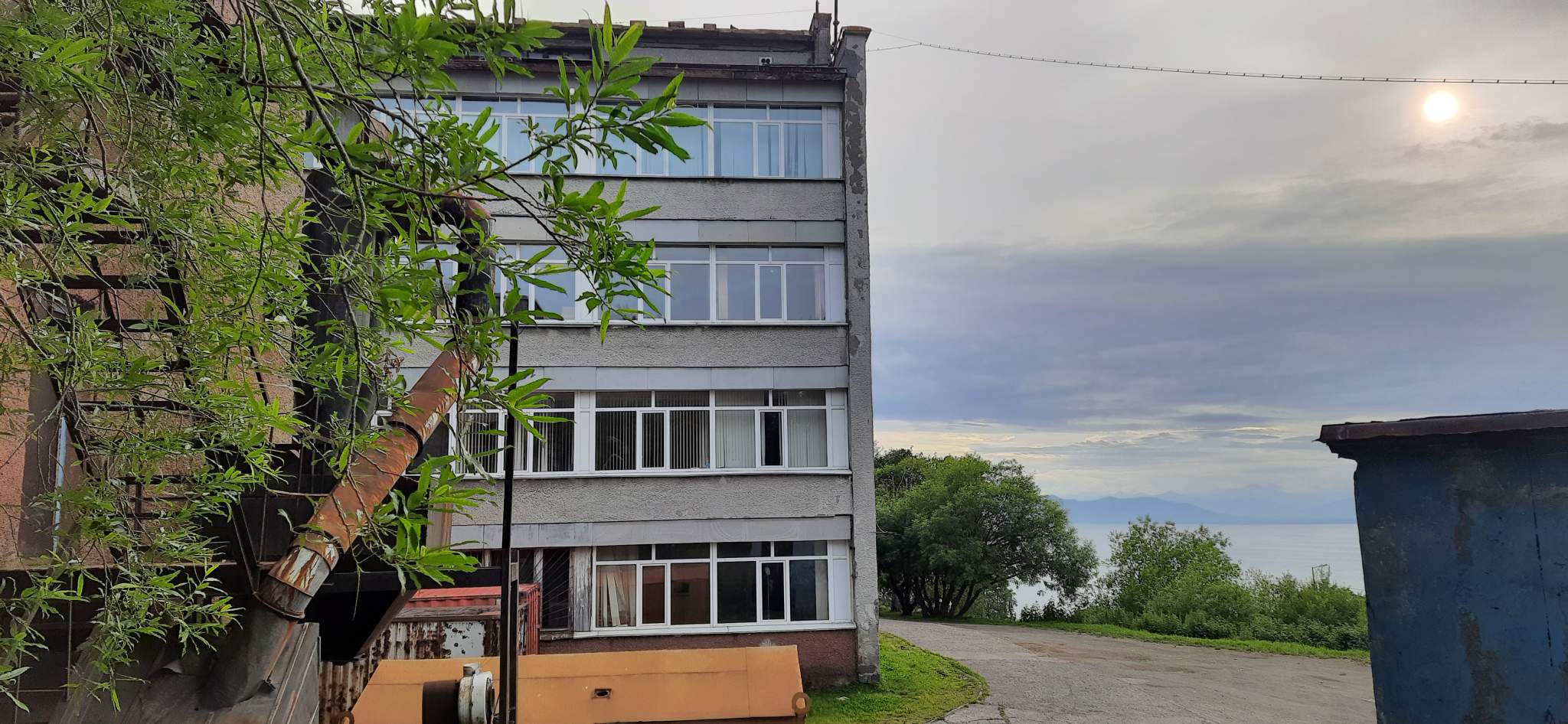 Продам торговое помещение 5002.4 м.кв.