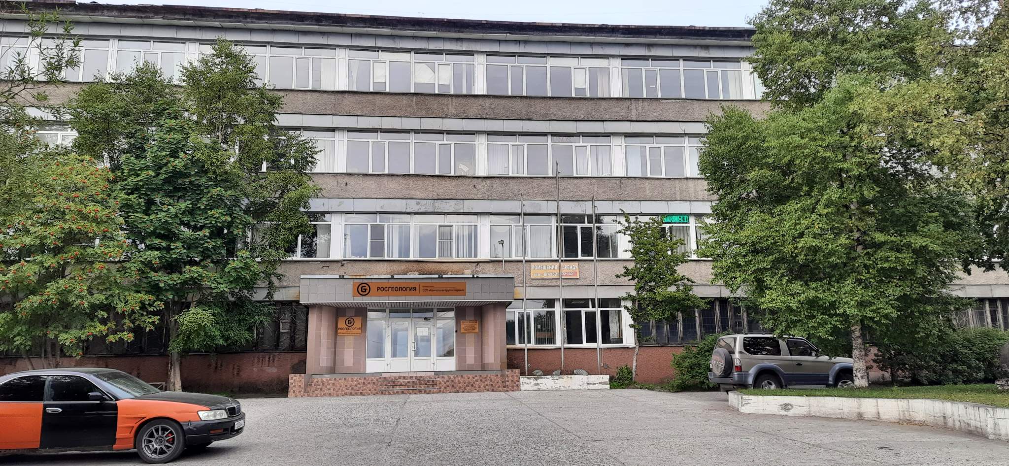 Продам торговое помещение 5002.4 м.кв.