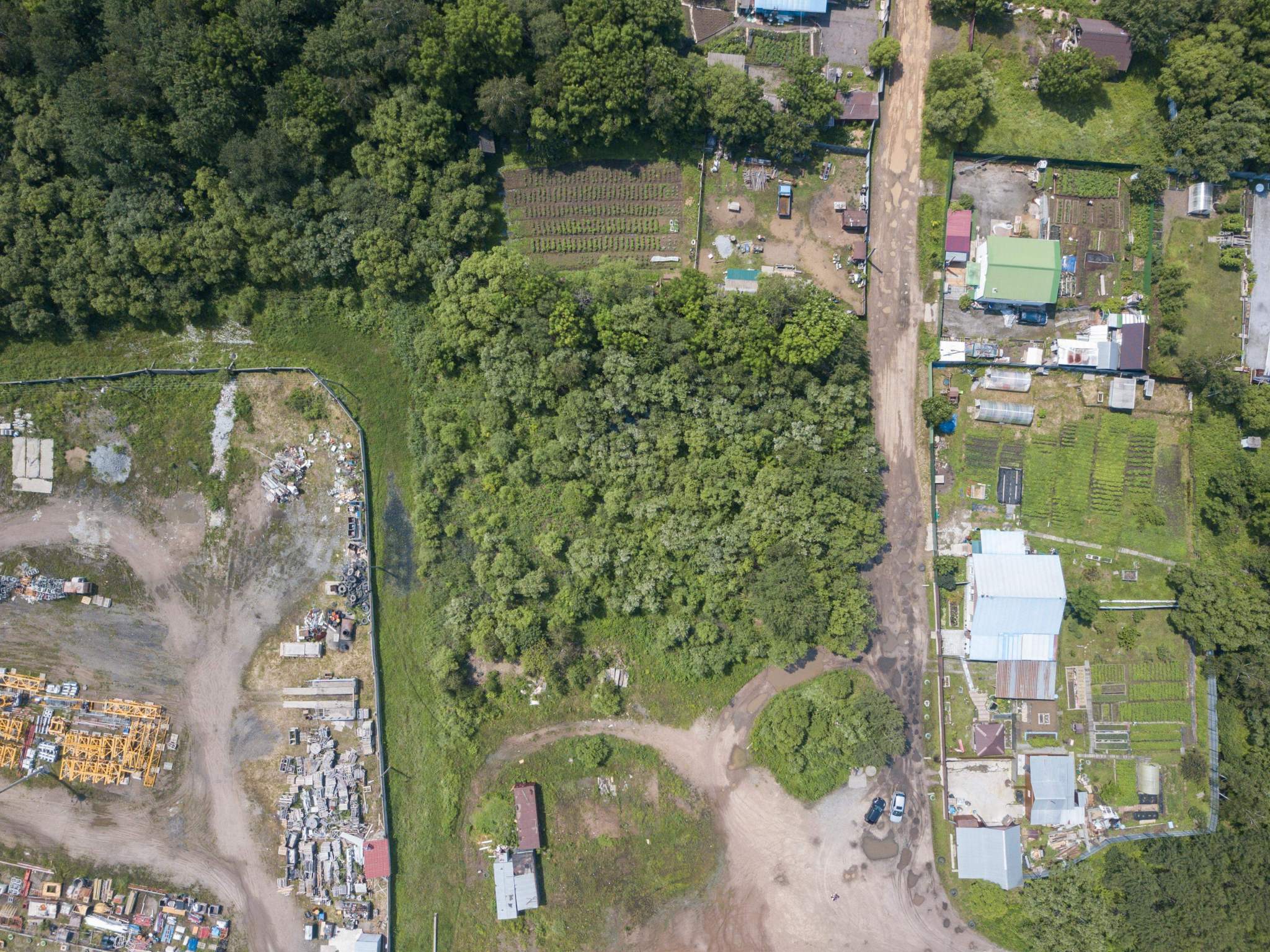 Продам земельный участок 4206 м.кв.