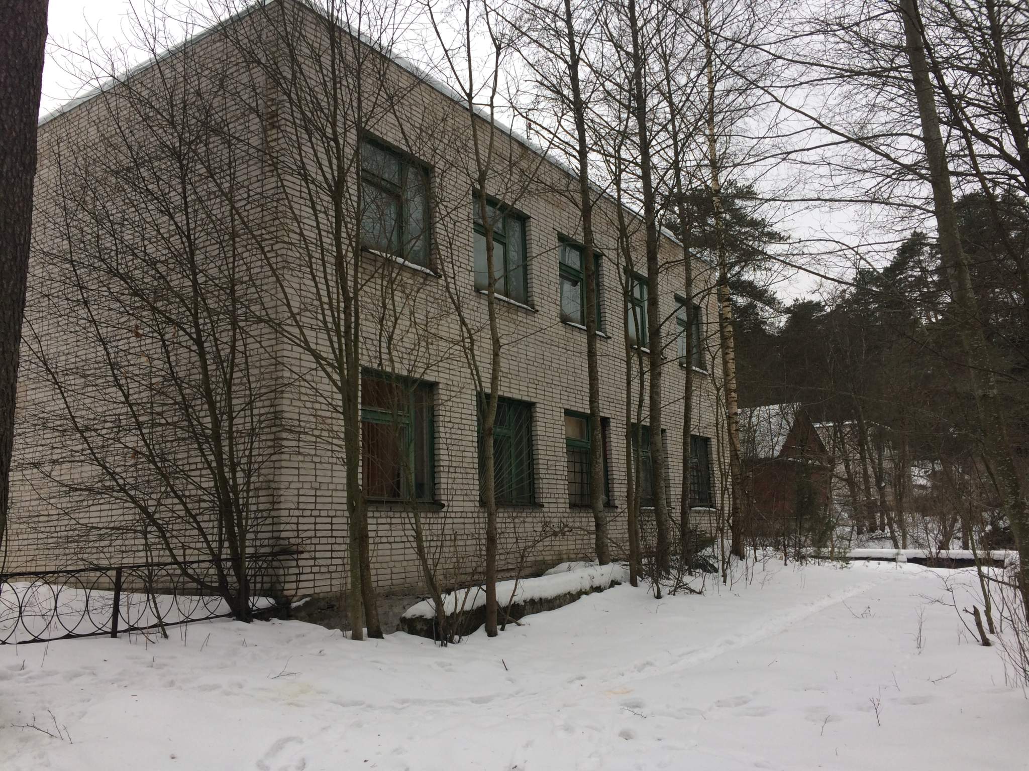 Продам торговое помещение 531.8 м.кв.