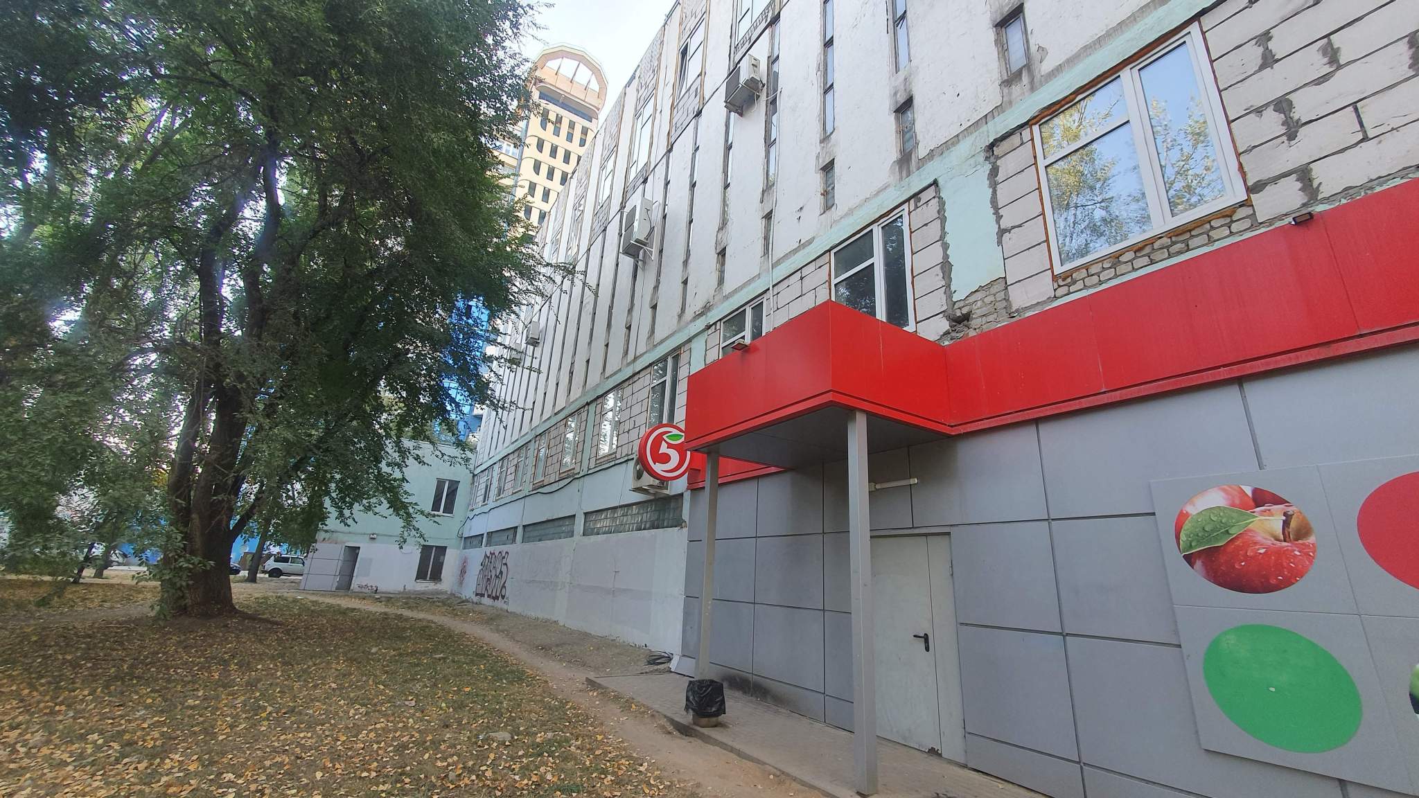 Продам торговое помещение 4653.3 м.кв.