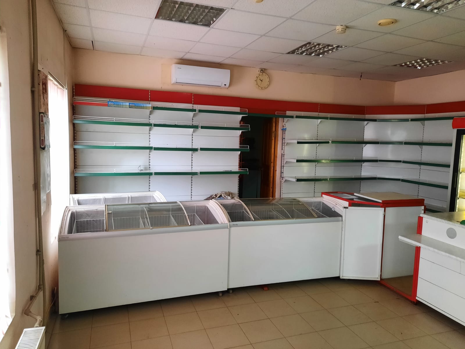 Сдам в аренду торговое помещение 191.5 м.кв.