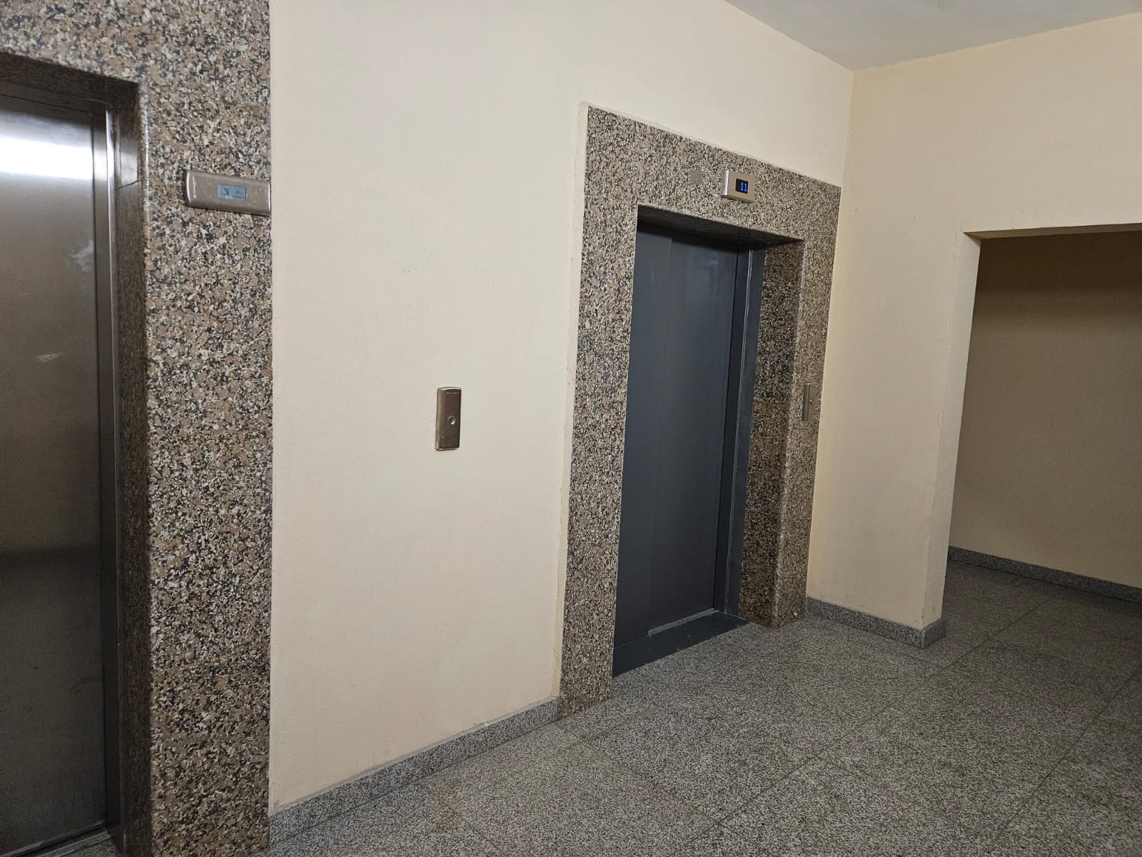 Квартира на продажу в Тюмене, Депутатская улица, 110 фото №2