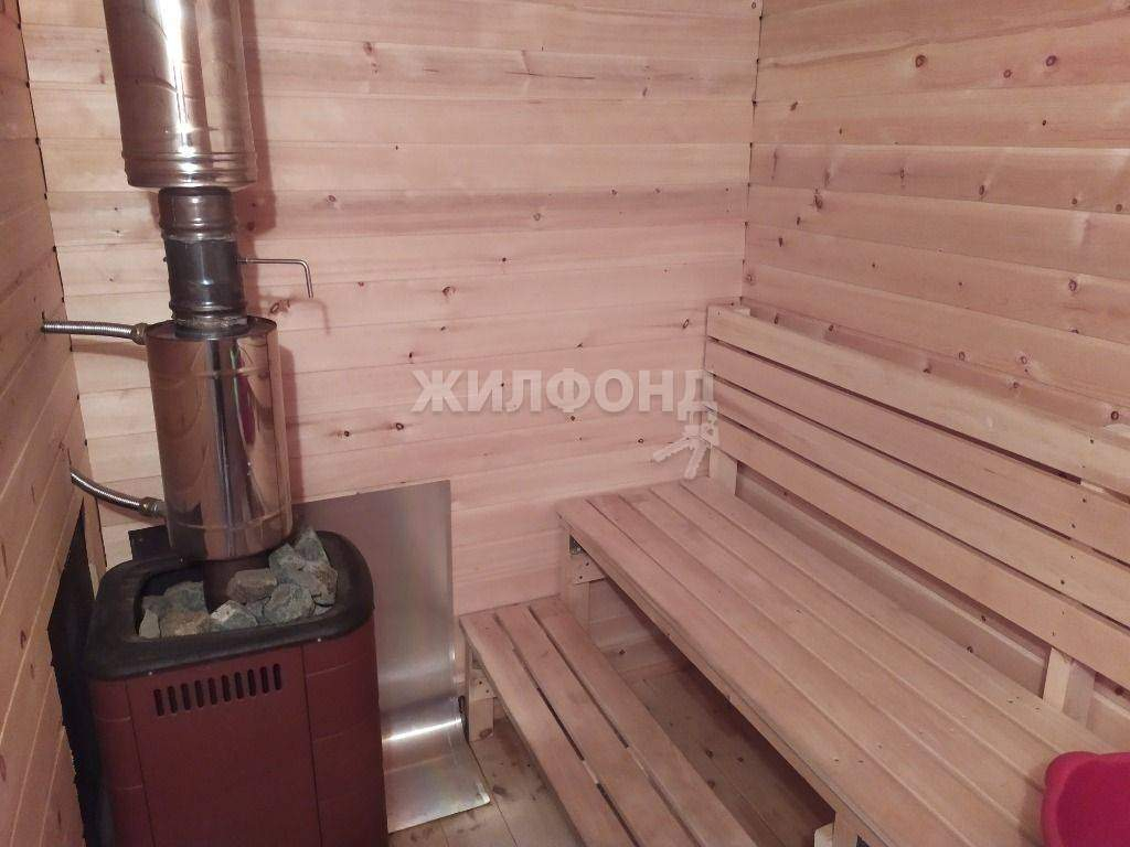 Продам земельный участок 1300 м.кв.