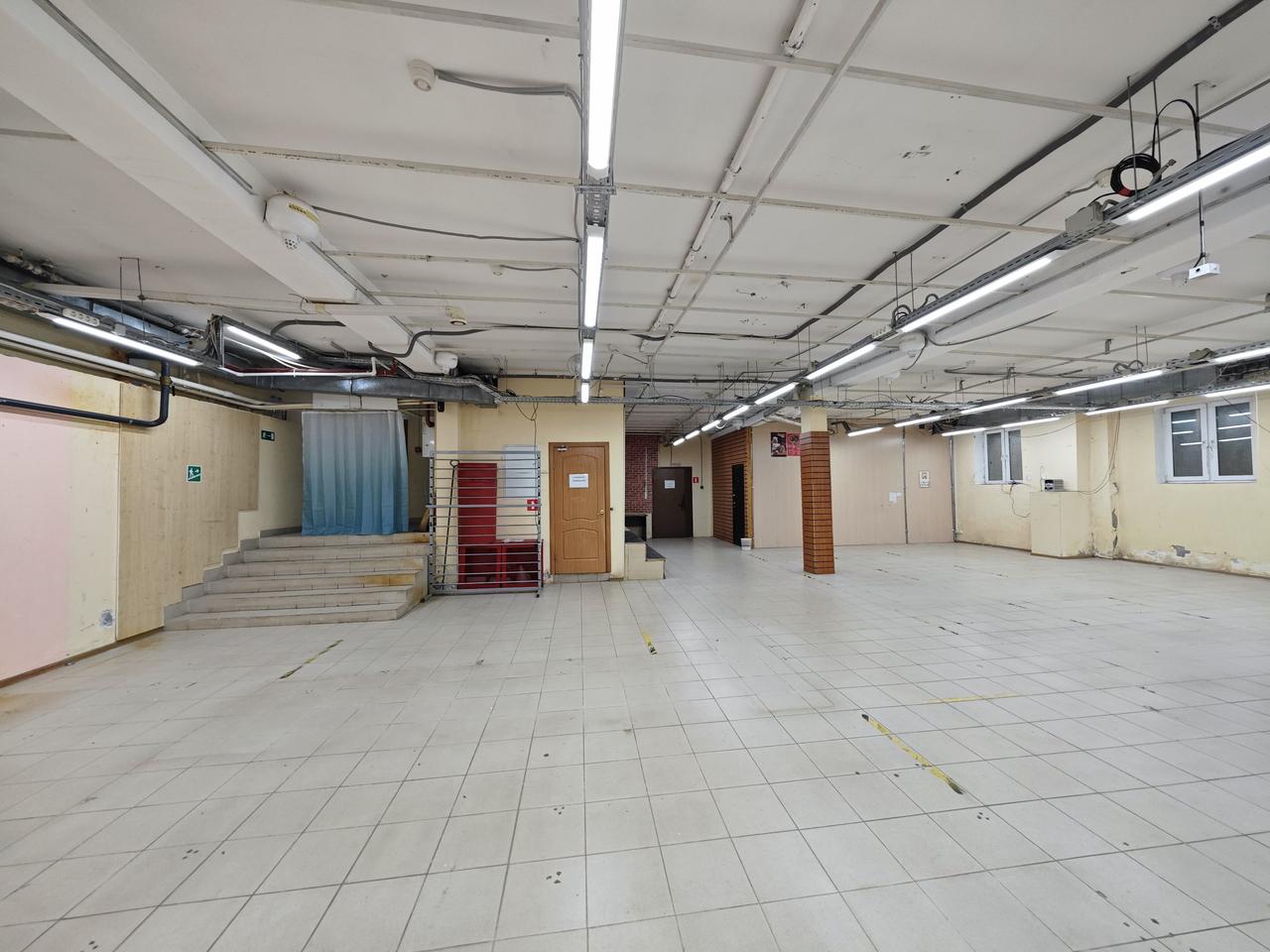 Сдам в аренду магазин 300 м.кв.